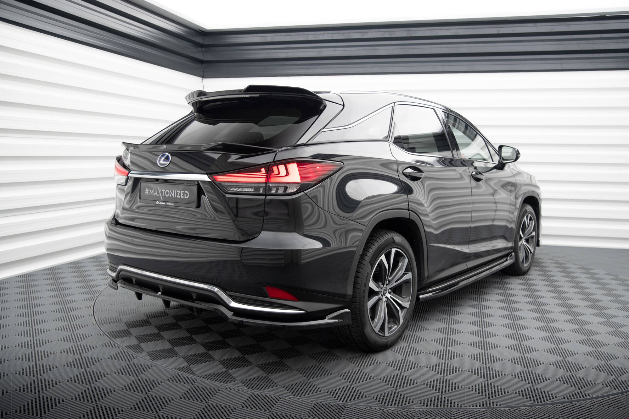 Baksplitter med diffuser Lexus RX Mk4 facelift 2019 - 2022 | Glossy Black Edition – bilde 3
