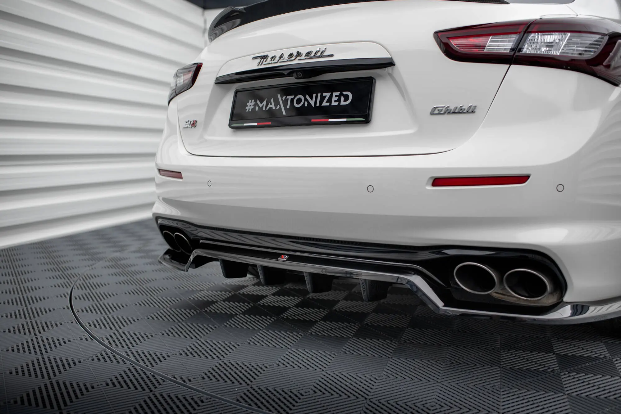 Baksplitter med diffuser Maserati Ghibli mk3 facelift 2017 - 2020 | Glossy Black Edition – bilde 3