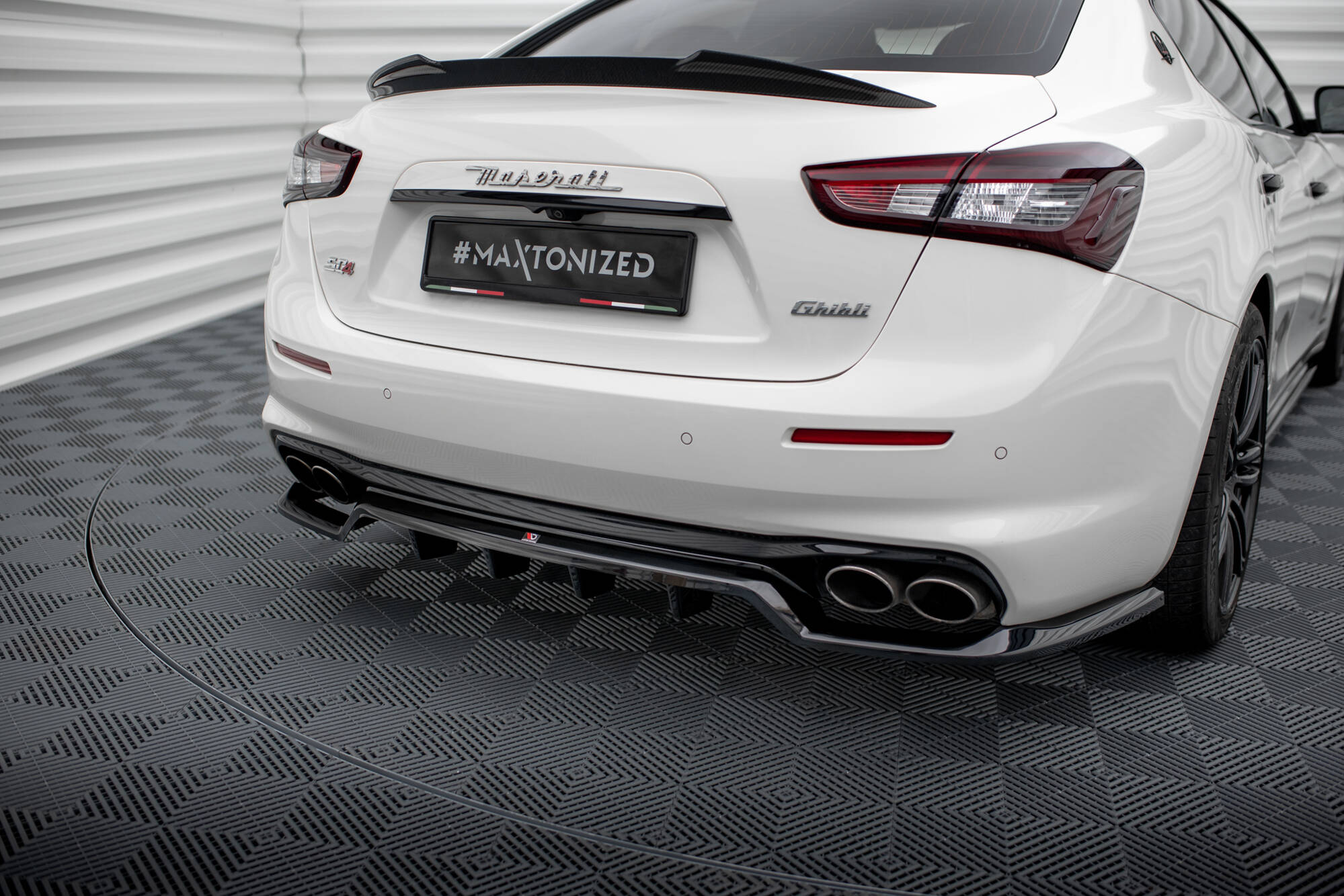 Baksplitter med diffuser Maserati Ghibli mk3 facelift 2017 - 2020 | Glossy Black Edition – bilde 4