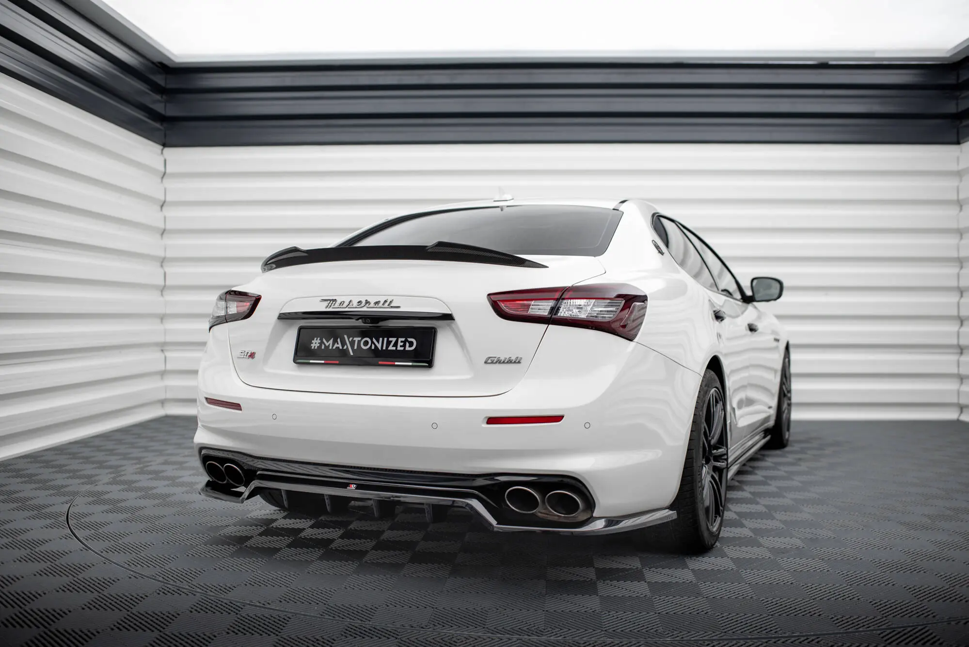 Baksplitter med diffuser Maserati Ghibli mk3 facelift 2017 - 2020 | Glossy Black Edition – bilde 5