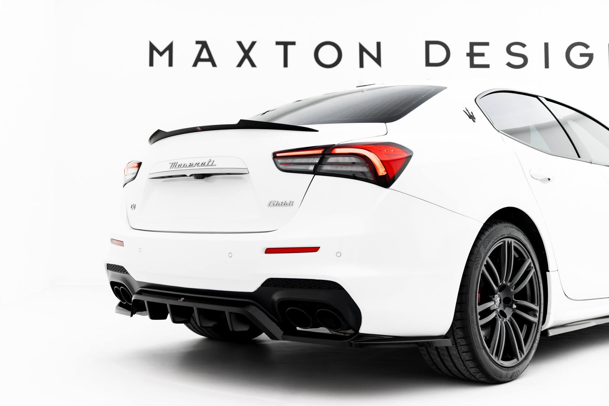 Baksplitter med diffuser Maserati Ghibli Modena III Facelift  2017 - 2020 | Glossy Black Edition