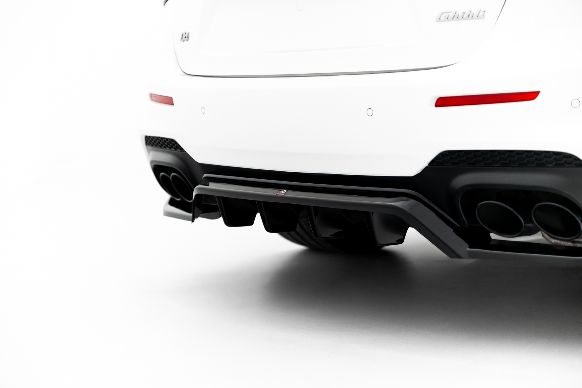 Baksplitter med diffuser Maserati Ghibli Modena III Facelift  2017 - 2020 | Glossy Black Edition – bilde 2