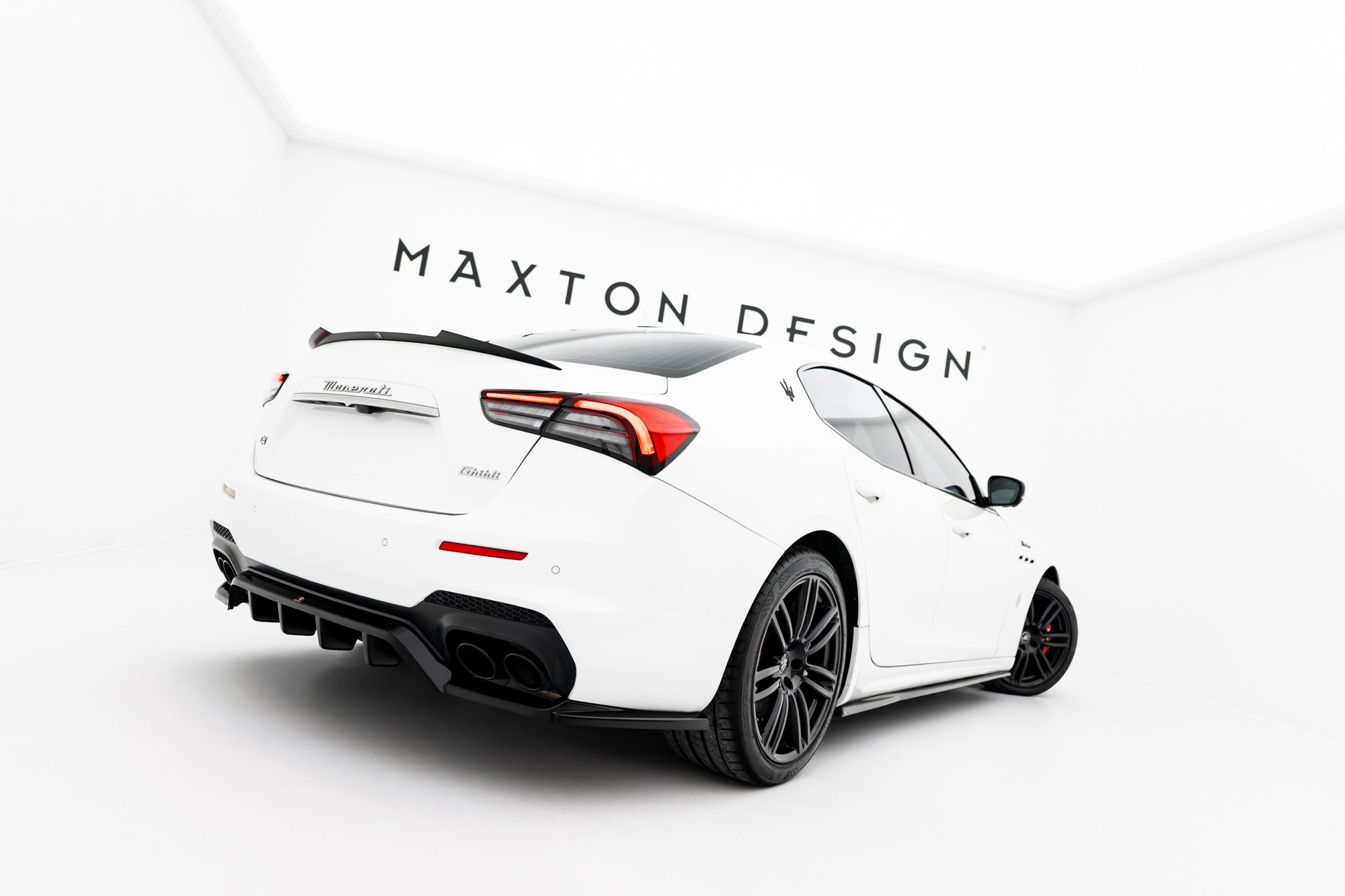 Baksplitter med diffuser Maserati Ghibli Modena III Facelift  2017 - 2020 | Glossy Black Edition – bilde 3