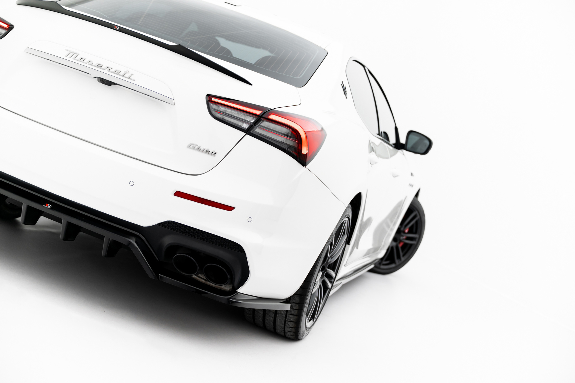 Baksplitter med diffuser Maserati Ghibli Modena III Facelift  2017 - 2020 | Glossy Black Edition – bilde 4