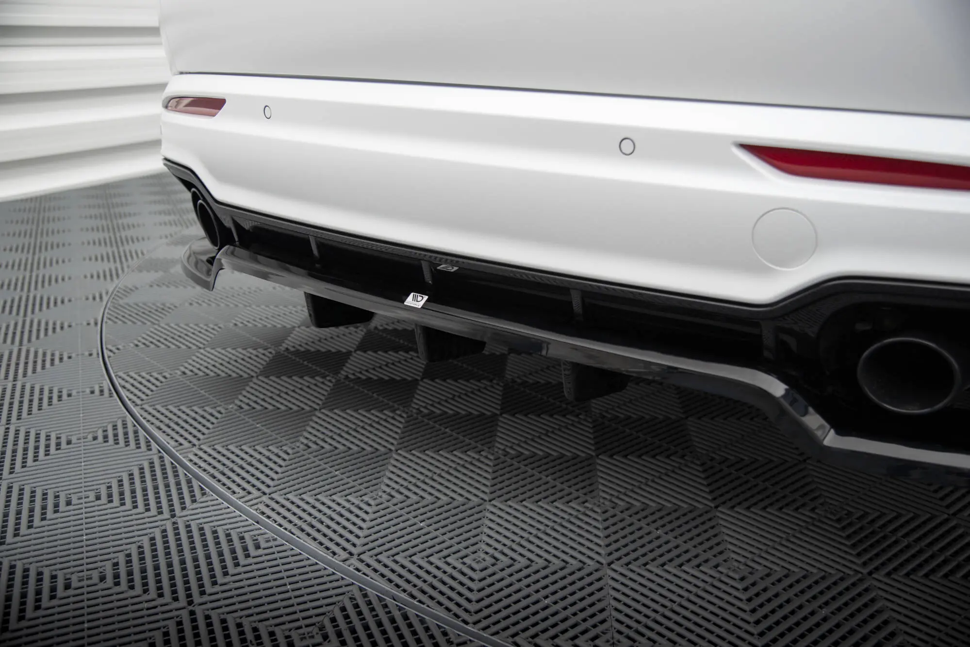 Baksplitter med diffuser Maserati Grecale GT 2022 - > / Maserati Grecale Modena 2022 - > | Glossy Black Edition – bilde 2