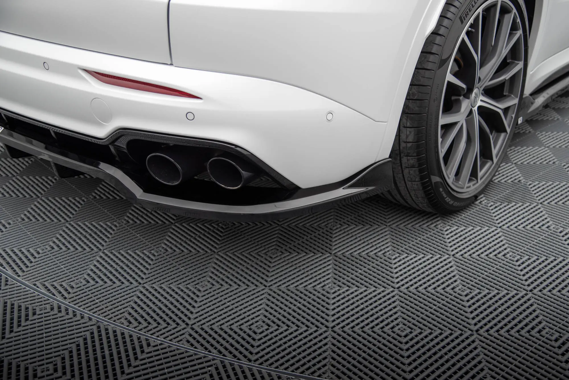 Baksplitter med diffuser Maserati Grecale GT 2022 - > / Maserati Grecale Modena 2022 - > | Glossy Black Edition – bilde 4