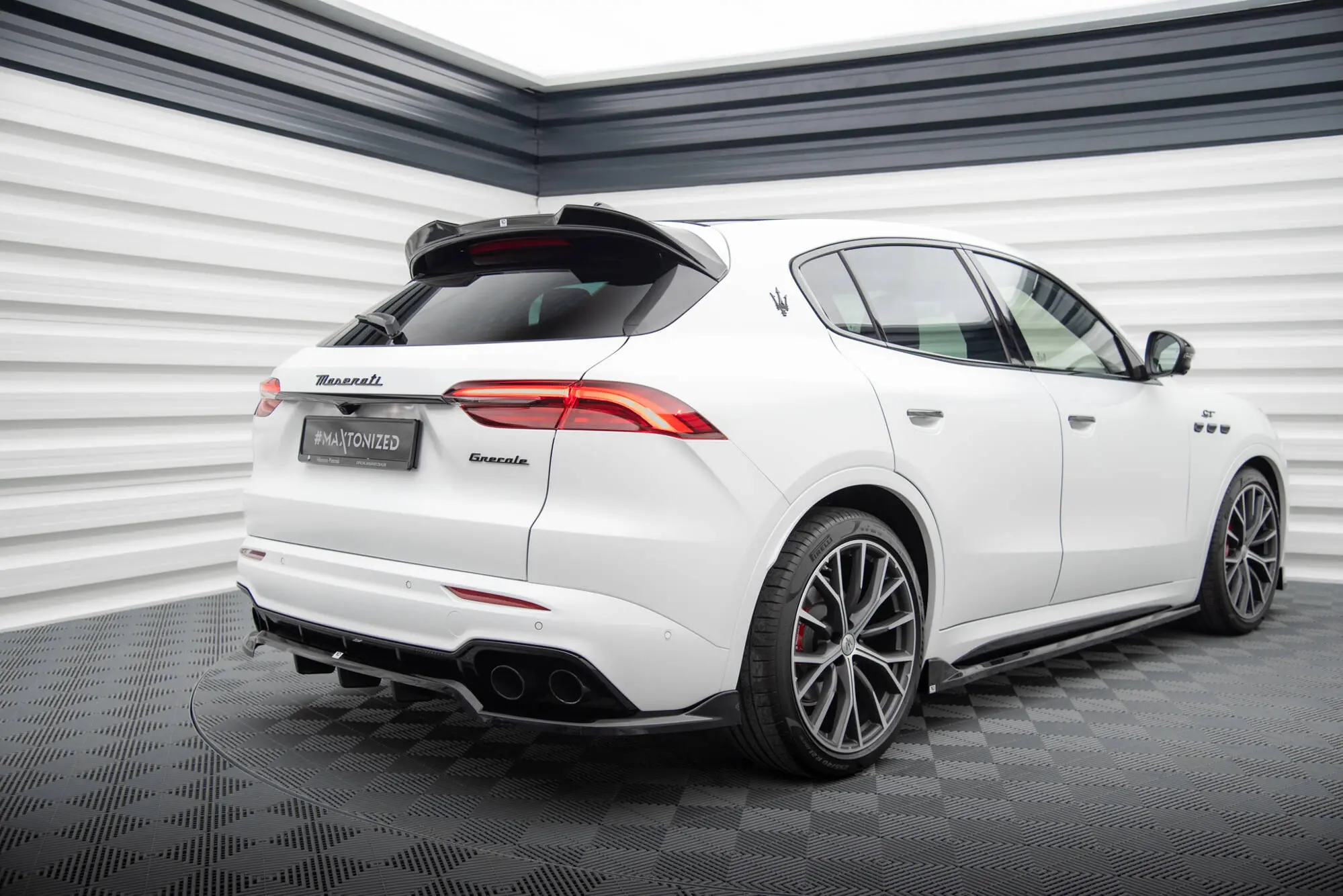 Baksplitter med diffuser Maserati Grecale GT 2022 - > / Maserati Grecale Modena 2022 - > | Glossy Black Edition – bilde 5