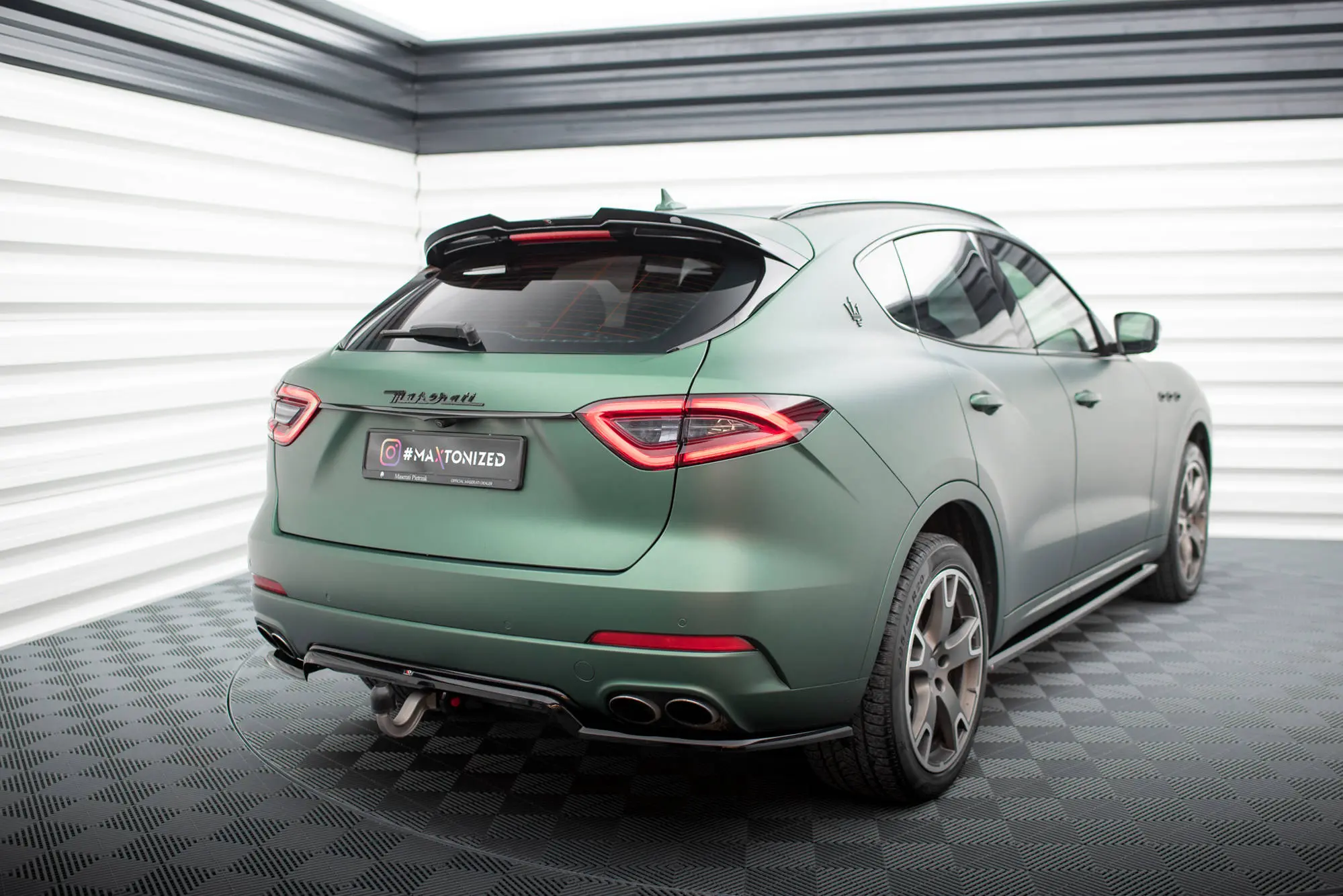 Baksplitter med diffuser Maserati Levante  2016 - > | Glossy Black Edition – bilde 2
