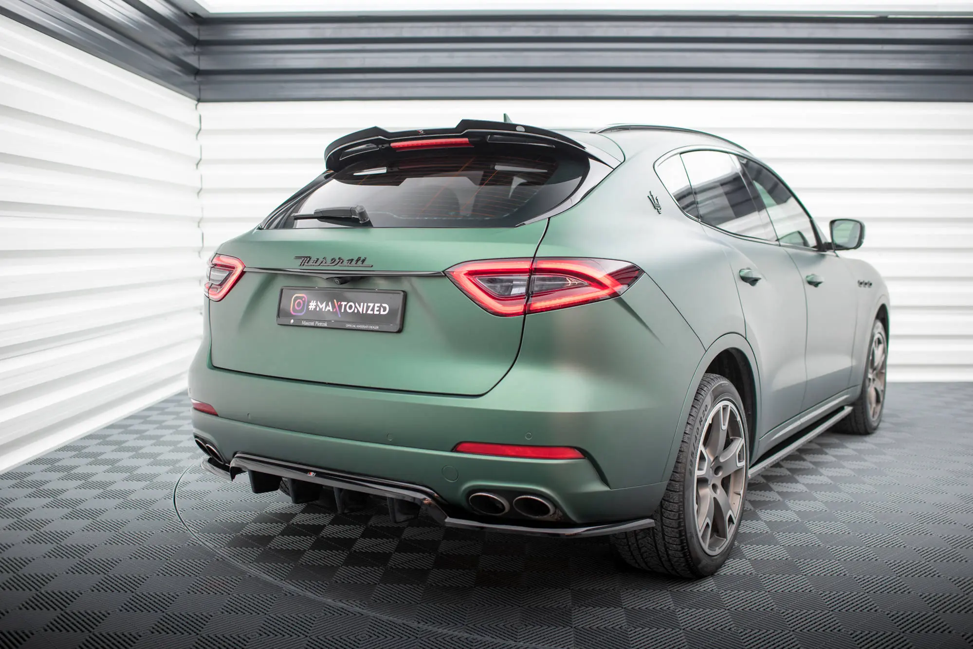 Baksplitter med diffuser Maserati Levante  2016 - > | Glossy Black Edition – bilde 6