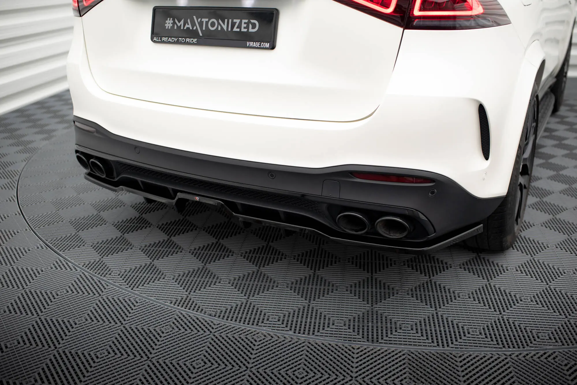 Baksplitter med diffuser Mercedes-AMG 53 (W167) 2019 - 2023 | Glossy Black Edition