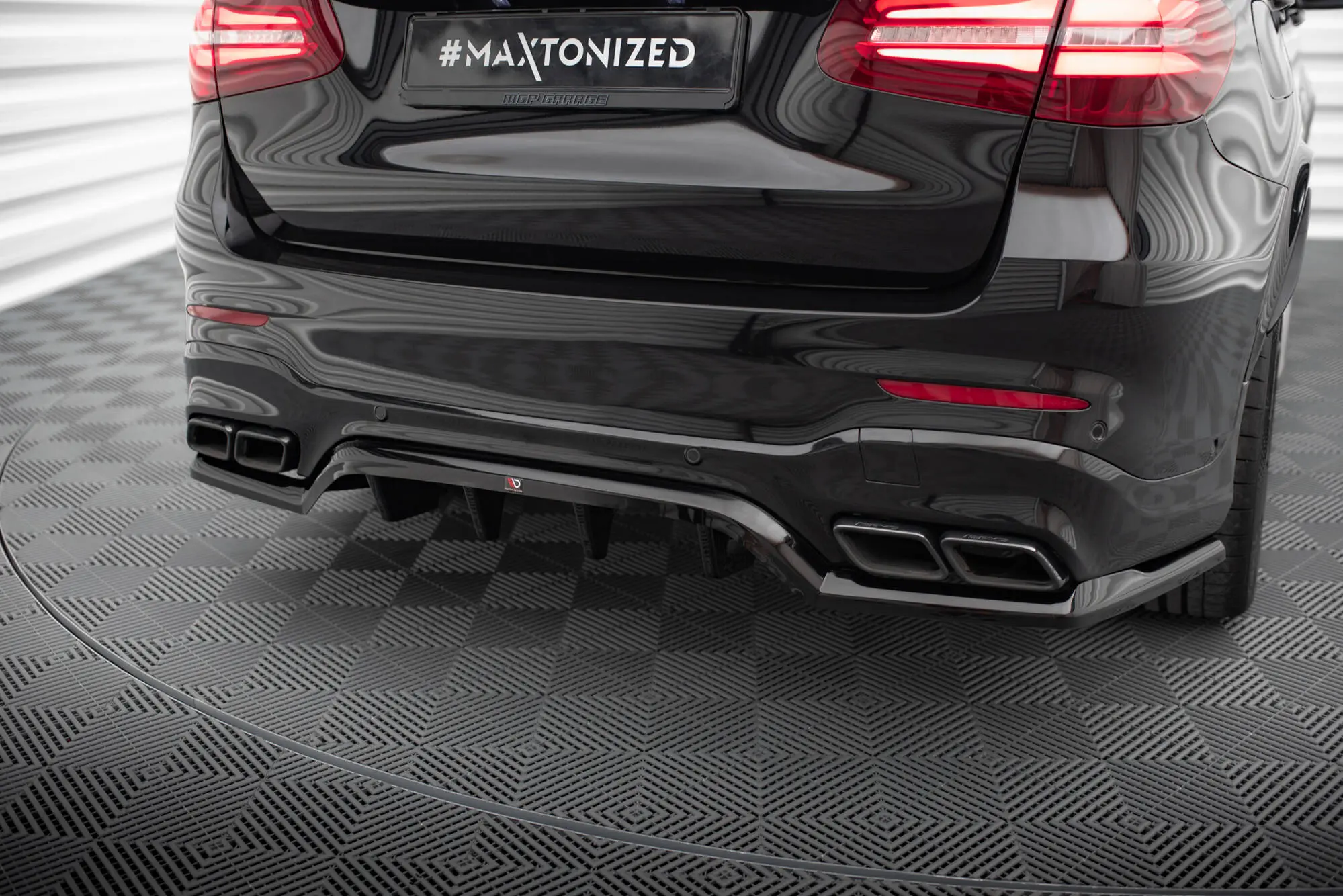 Baksplitter med diffuser Mercedes-AMG GLC 63 (X253) 2015 - 2019 | V.1 Glossy Black Edition