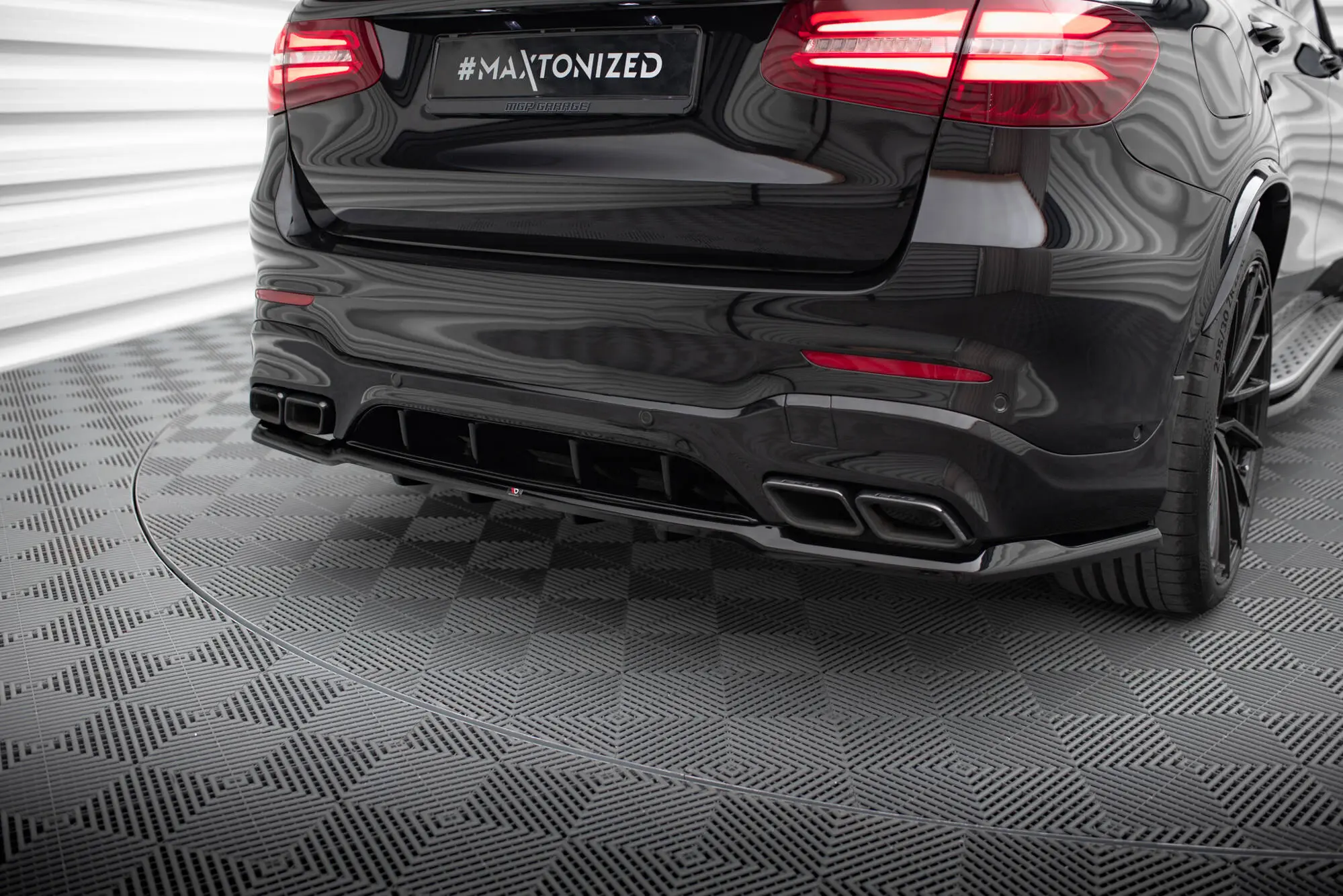 Baksplitter med diffuser  Mercedes-AMG GLC 63 (X253) 2015 - 2019 | V.2 Glossy Black Edition – bilde 4