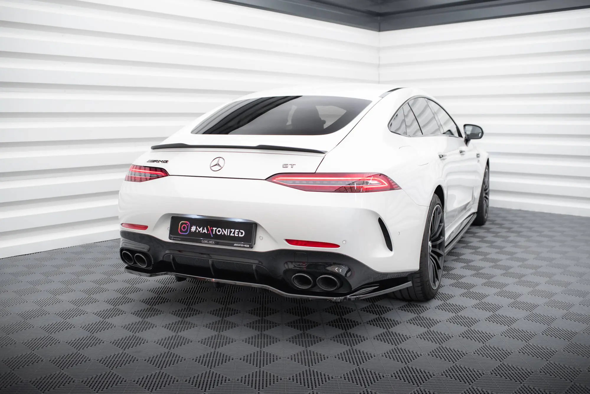 Baksplitter med diffuser Mercedes-AMG GT 43 (X290) 4 Door Coupe V8 Styling Package 2018 - > | Glossy Black Edition – bilde 3