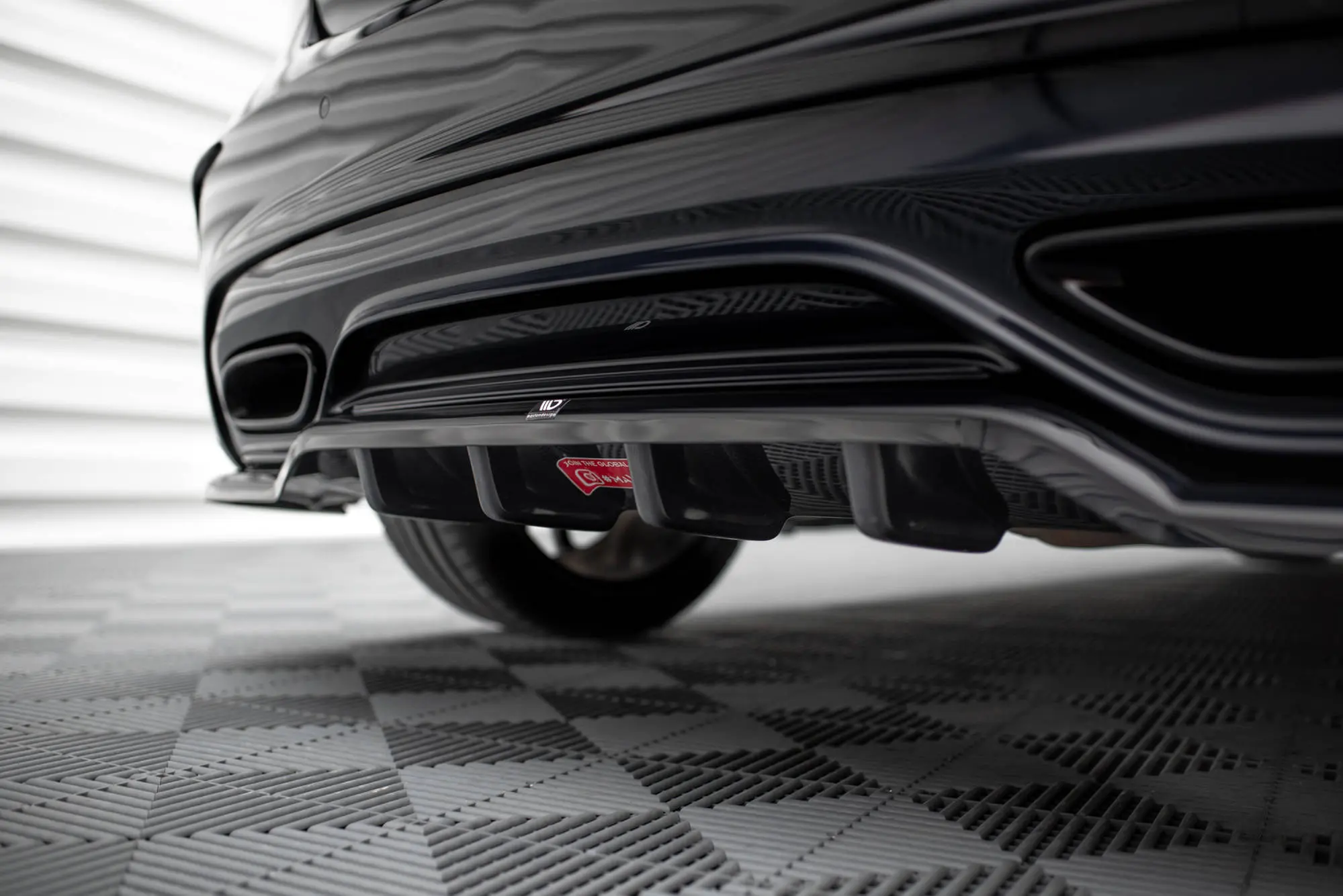 Baksplitter med diffuser Mercedes-Benz A (W176) AMG-Line facelift 2015 - 2018 | Glossy Black Edition