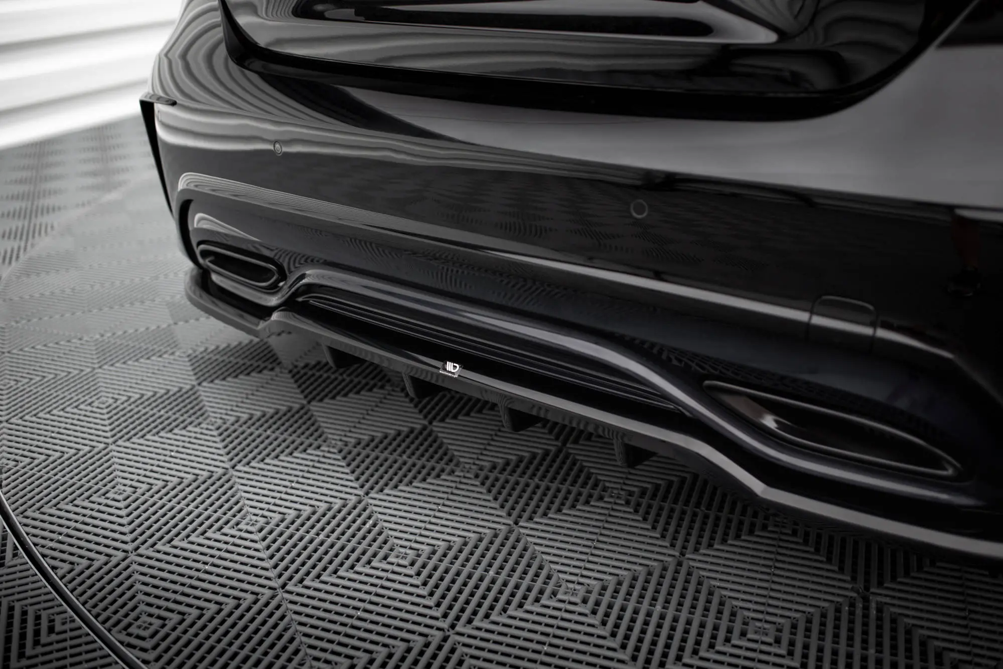 Baksplitter med diffuser Mercedes-Benz A (W176) AMG-Line facelift 2015 - 2018 | Glossy Black Edition – bilde 3