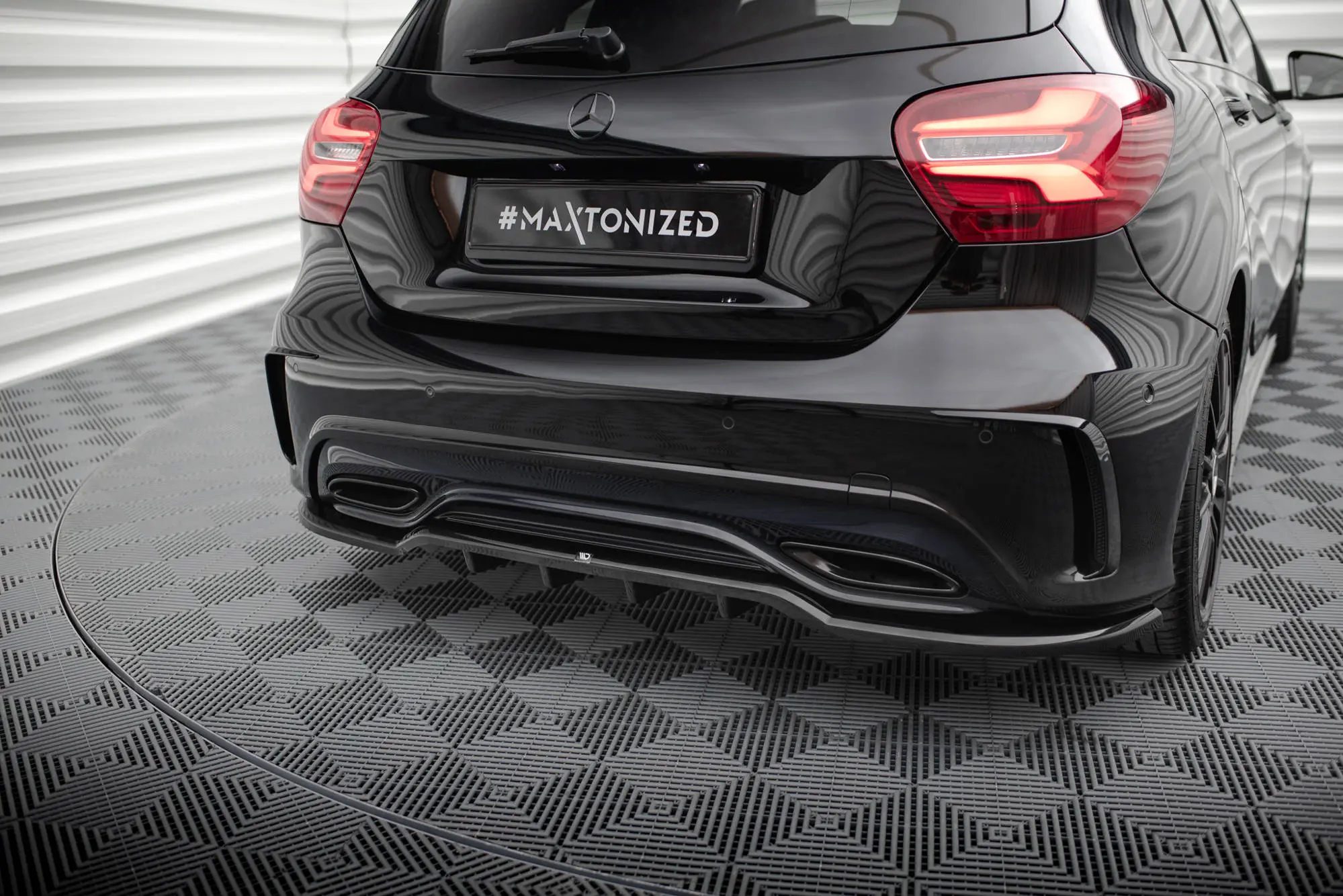 Baksplitter med diffuser Mercedes-Benz A (W176) AMG-Line facelift 2015 - 2018 | Glossy Black Edition – bilde 5