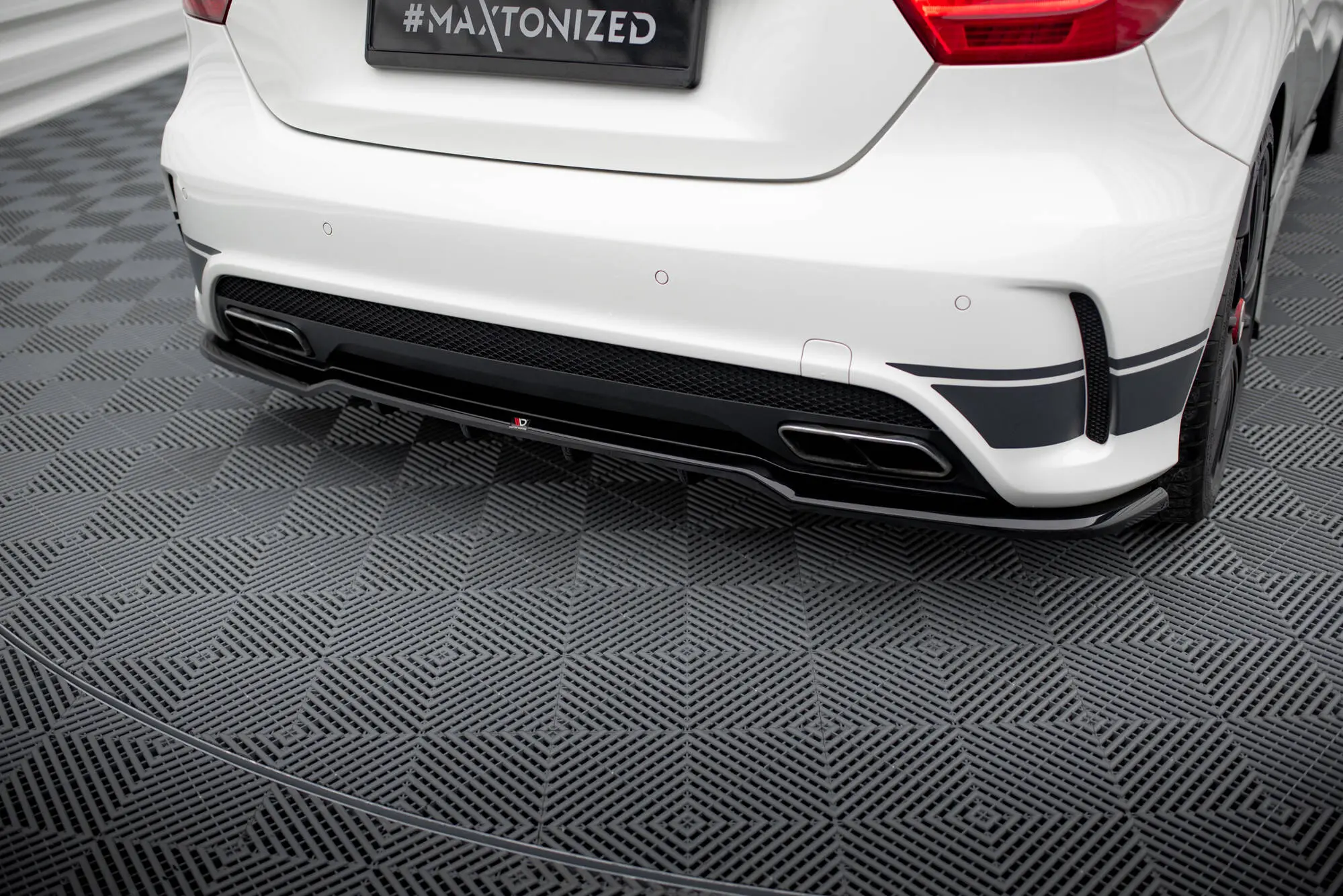 Baksplitter med diffuser Mercedes-Benz A45 AMG (W176) 2012 - 2015 | Glossy Black Edition