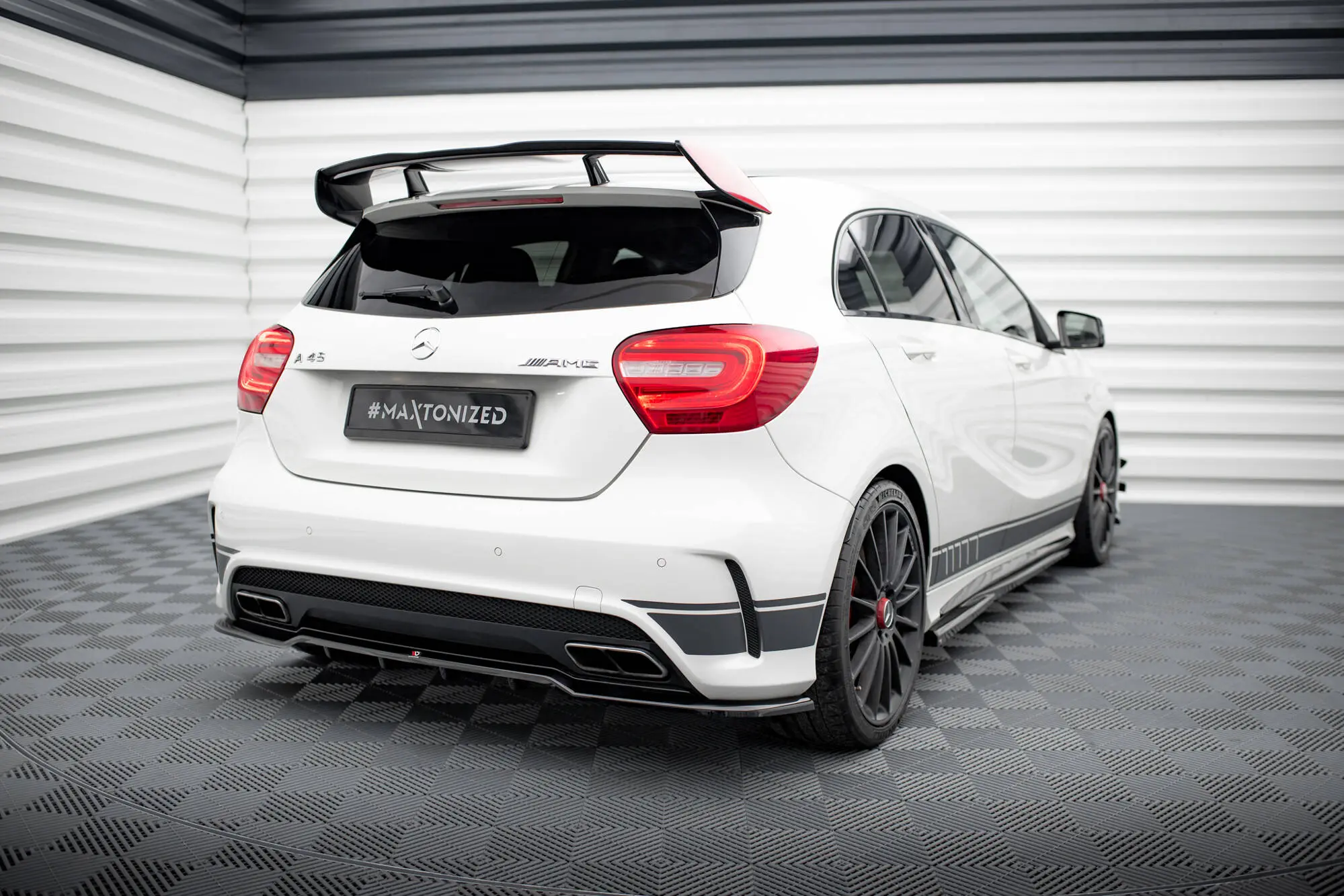 Baksplitter med diffuser Mercedes-Benz A45 AMG (W176) 2012 - 2015 | Glossy Black Edition – bilde 3
