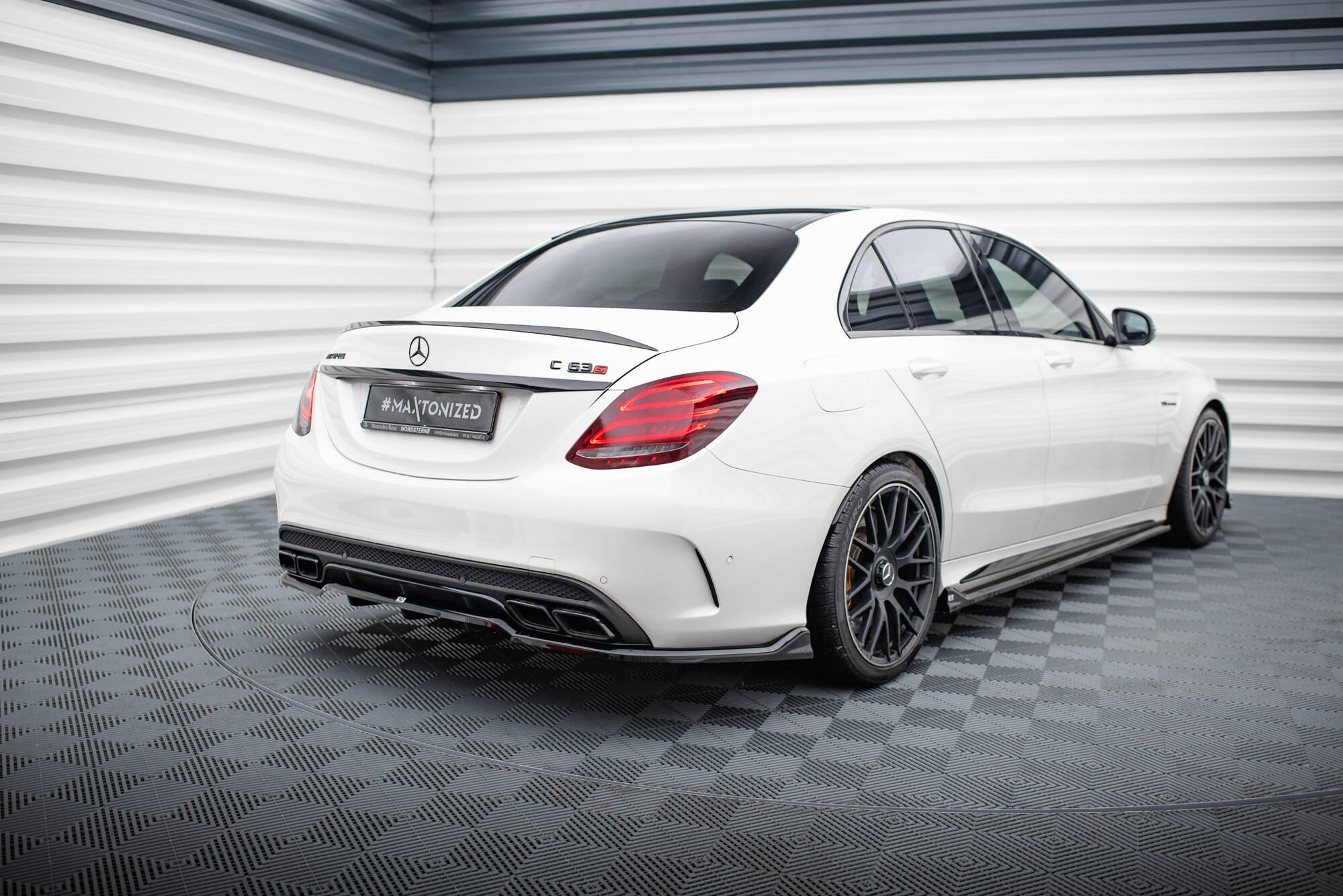 Baksplitter med diffuser Mercedes-Benz AMG C63 (W205) 2015 - 2018  | Glossy Black Edition