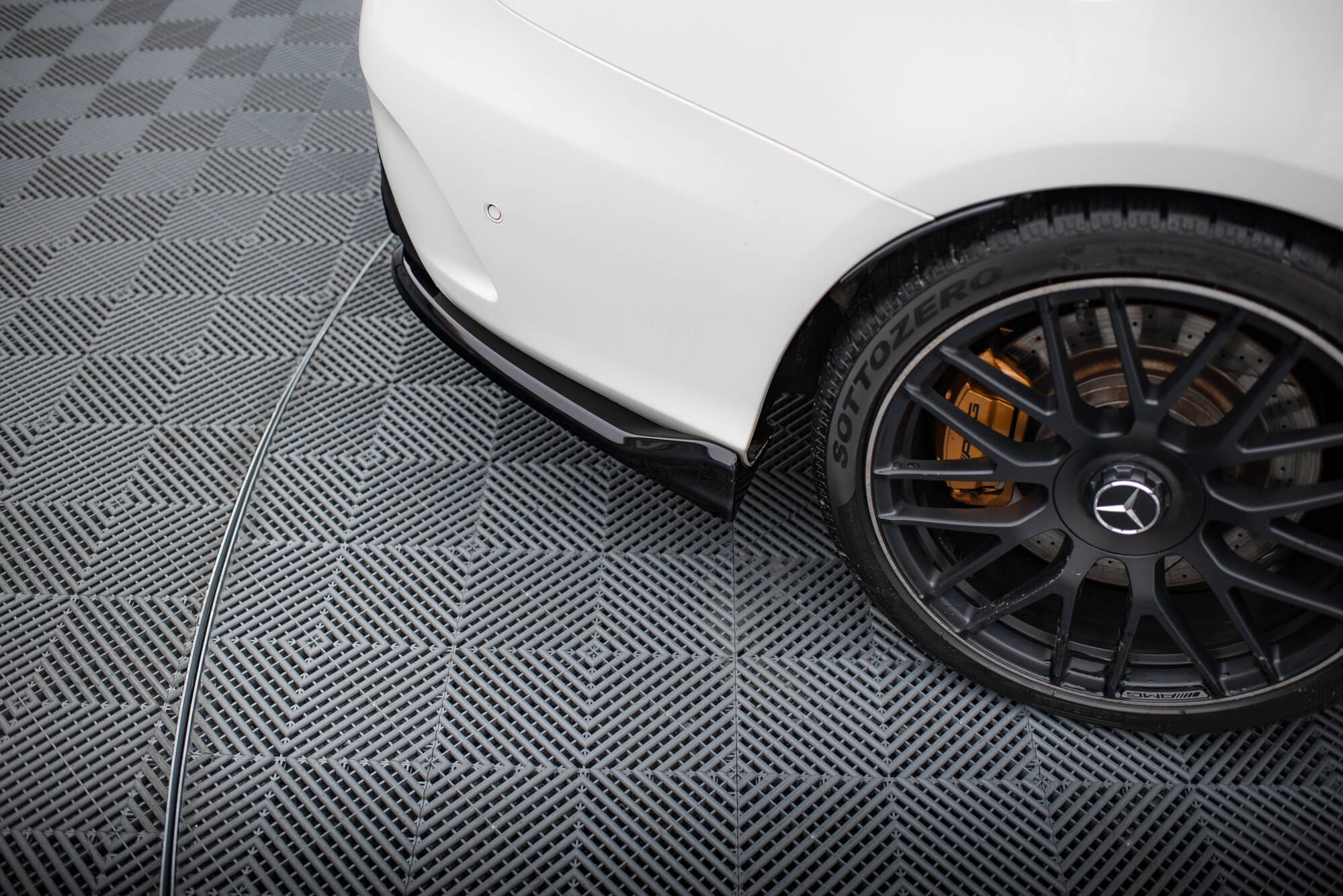 Baksplitter med diffuser Mercedes-Benz AMG C63 (W205) 2015 - 2018  | Glossy Black Edition – bilde 5