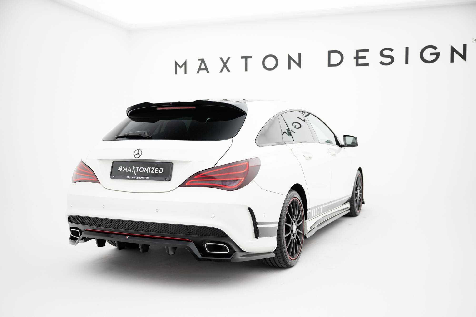 Baksplitter med diffuser Mercedes-Benz AMG CLA (C117/X117) 2013 - 2017  | Glossy Black Edition