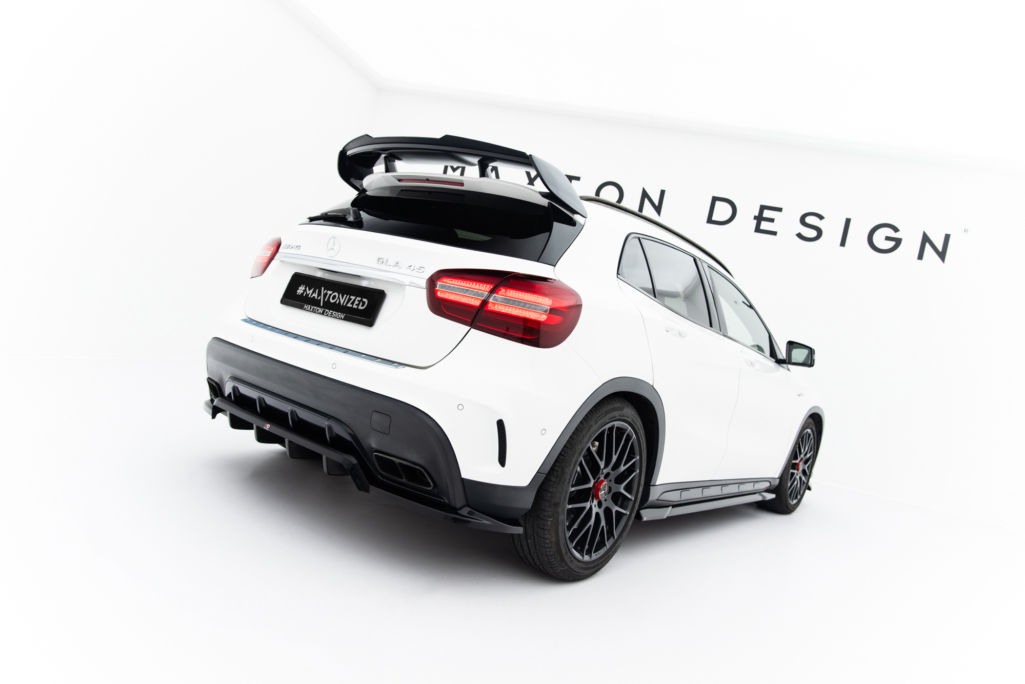 Baksplitter med diffuser Mercedes-Benz AMG GLA 45 (X156) Facelift 2017 - 2020 | Glossy Black Edition