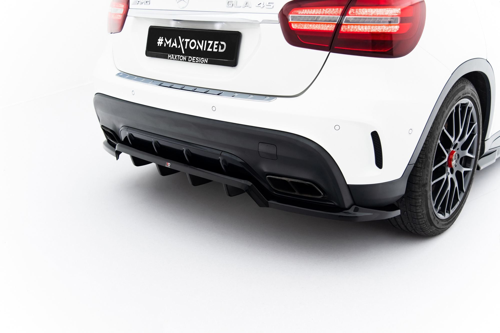 Baksplitter med diffuser Mercedes-Benz AMG GLA 45 (X156) Facelift 2017 - 2020 | Glossy Black Edition – bilde 2