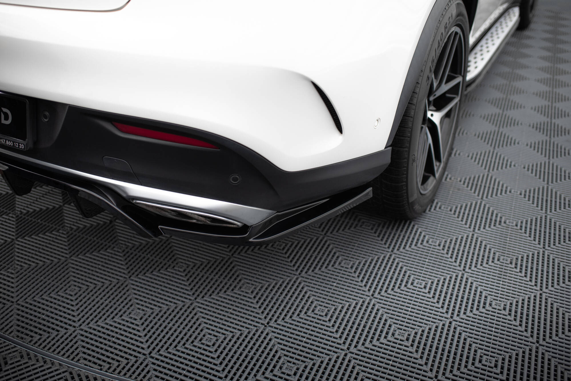 Baksplitter med diffuser Mercedes-Benz AMG GLE 43 (C292) 2015 - 2019 | Glossy Black Edition – bilde 2