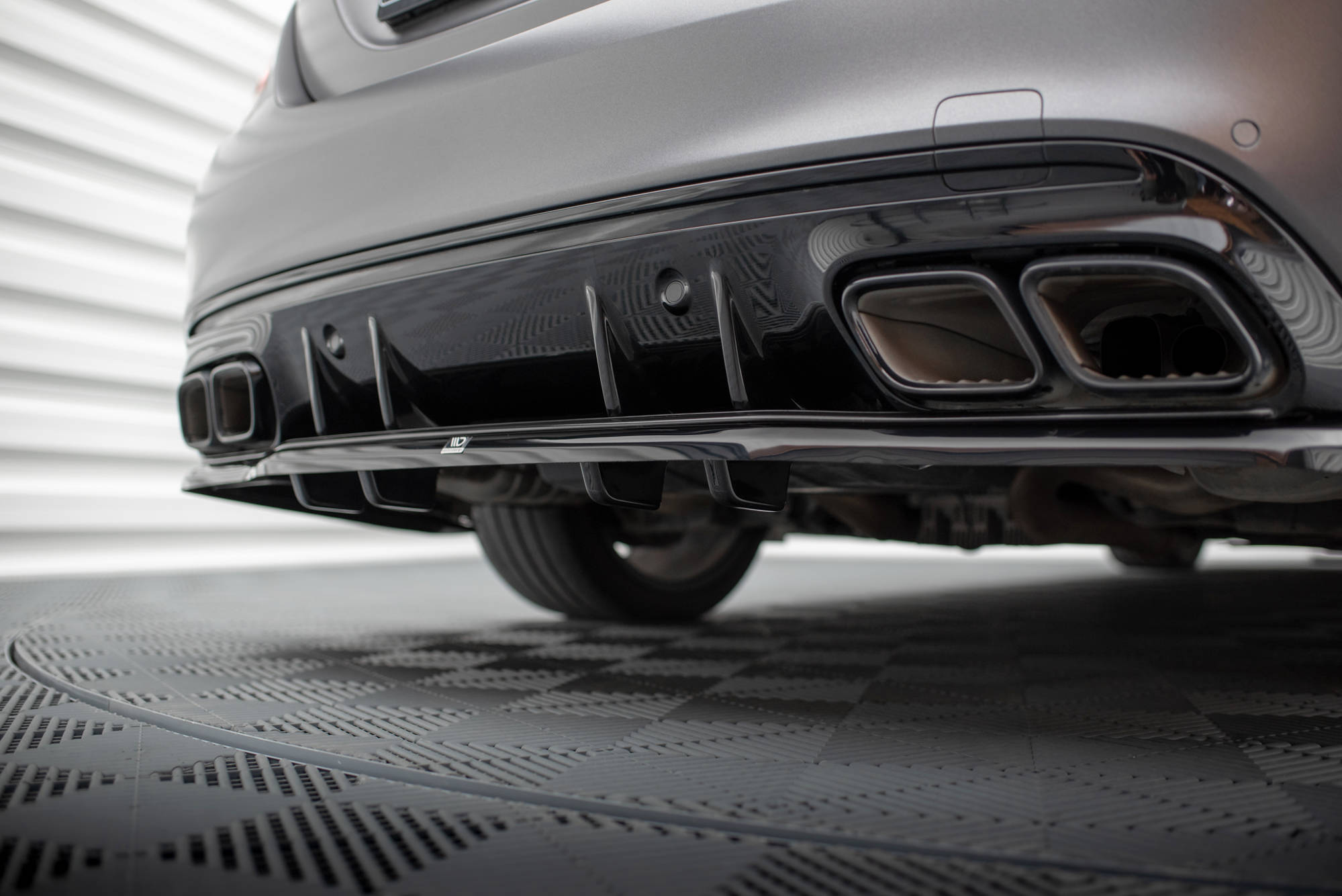 Baksplitter med diffuser Mercedes-Benz C63 AMG (W205 / S205) facelift 2018 - 2021 | Glossy Black Edition