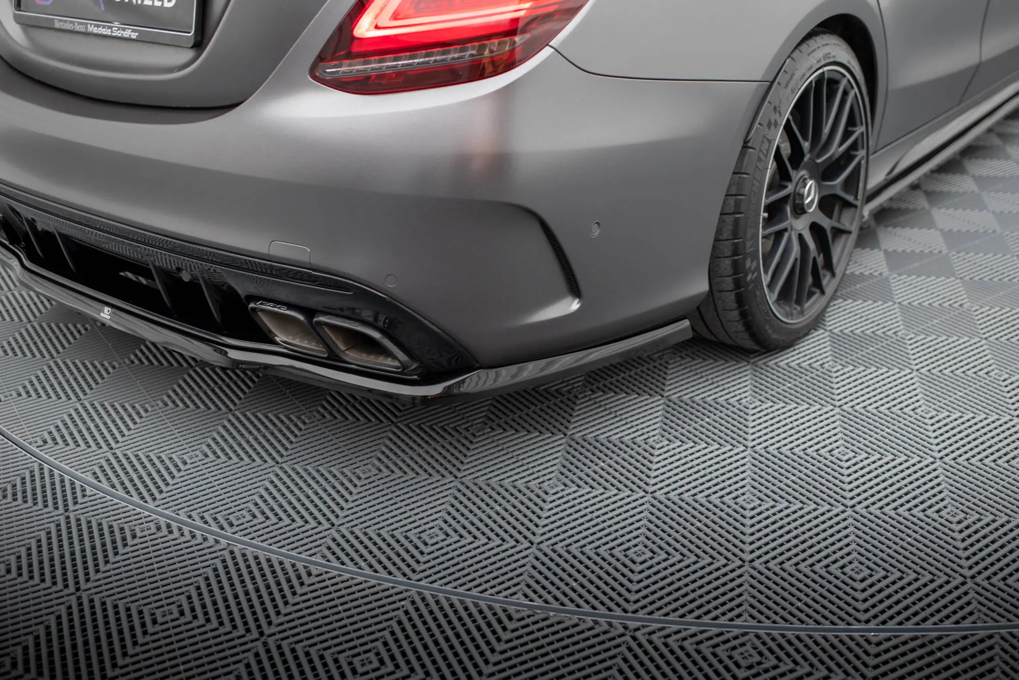 Baksplitter med diffuser Mercedes-Benz C63 AMG (W205 / S205) facelift 2018 - 2021 | Glossy Black Edition – bilde 4