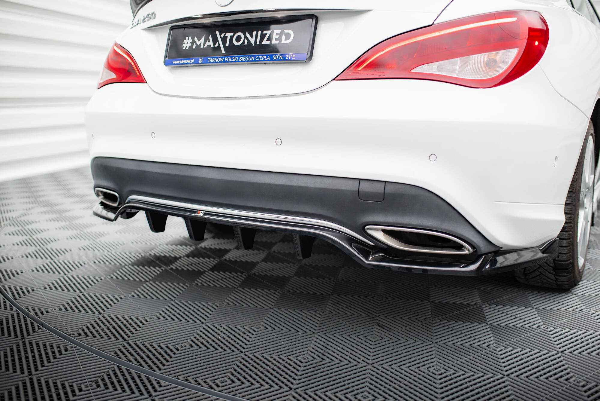 Baksplitter med diffuser Mercedes-Benz CLA (C117) Facelift 2017 - 2019 | Glossy Black Edition