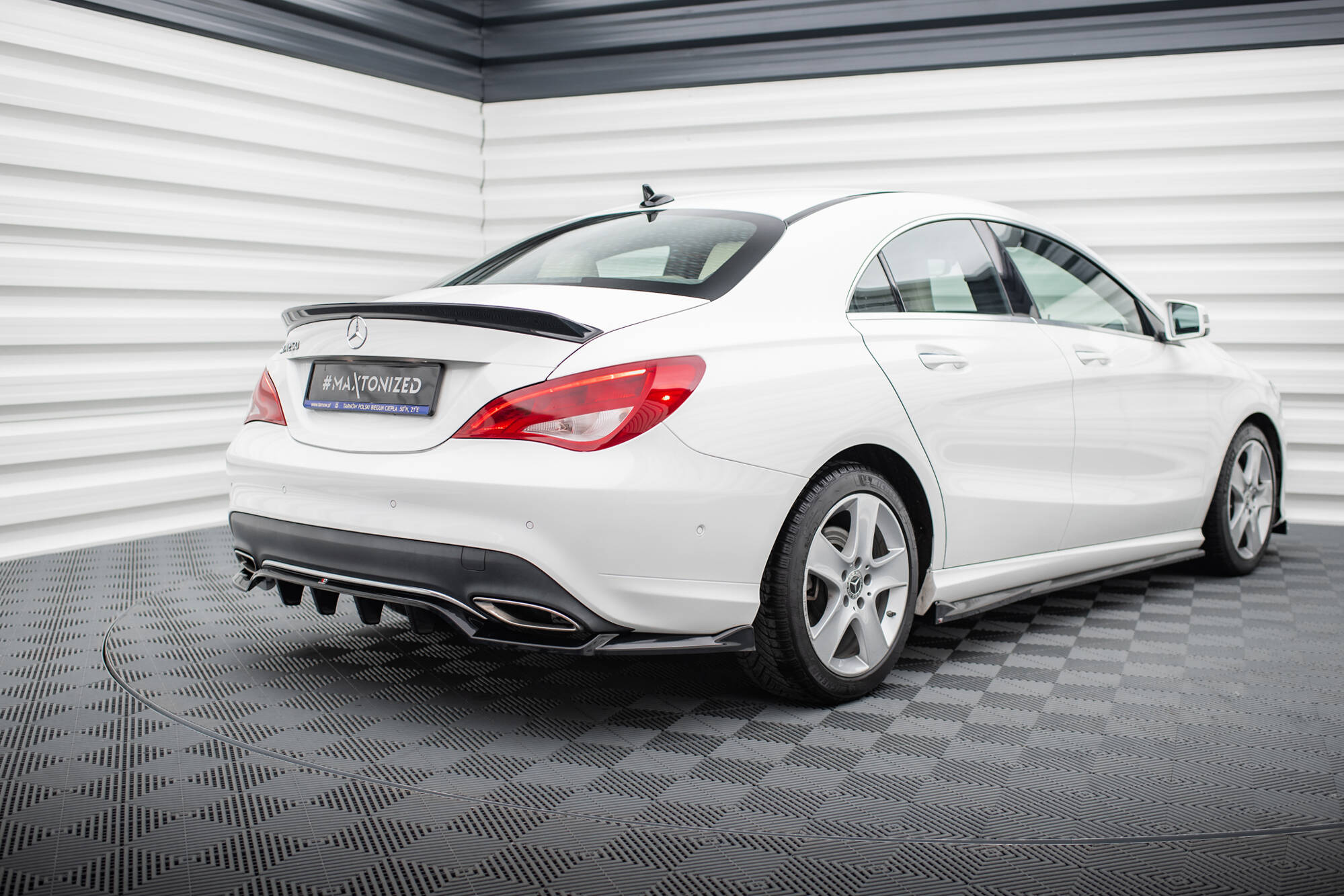 Baksplitter med diffuser Mercedes-Benz CLA (C117) Facelift 2017 - 2019 | Glossy Black Edition – bilde 2
