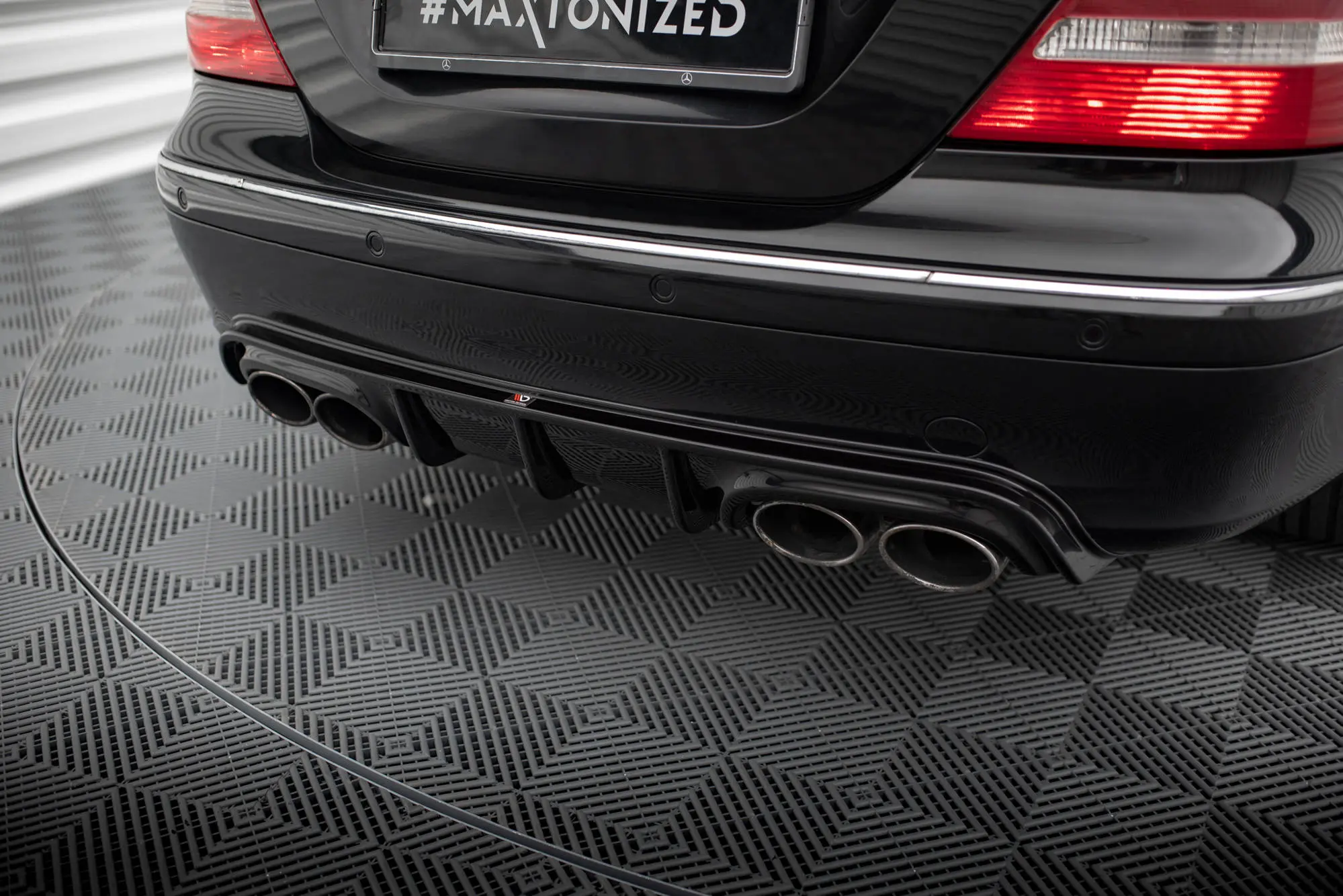 Baksplitter med diffuser Mercedes-Benz CLK (C209 / A209) 2002-2005 | Glossy Black Edition – bilde 2