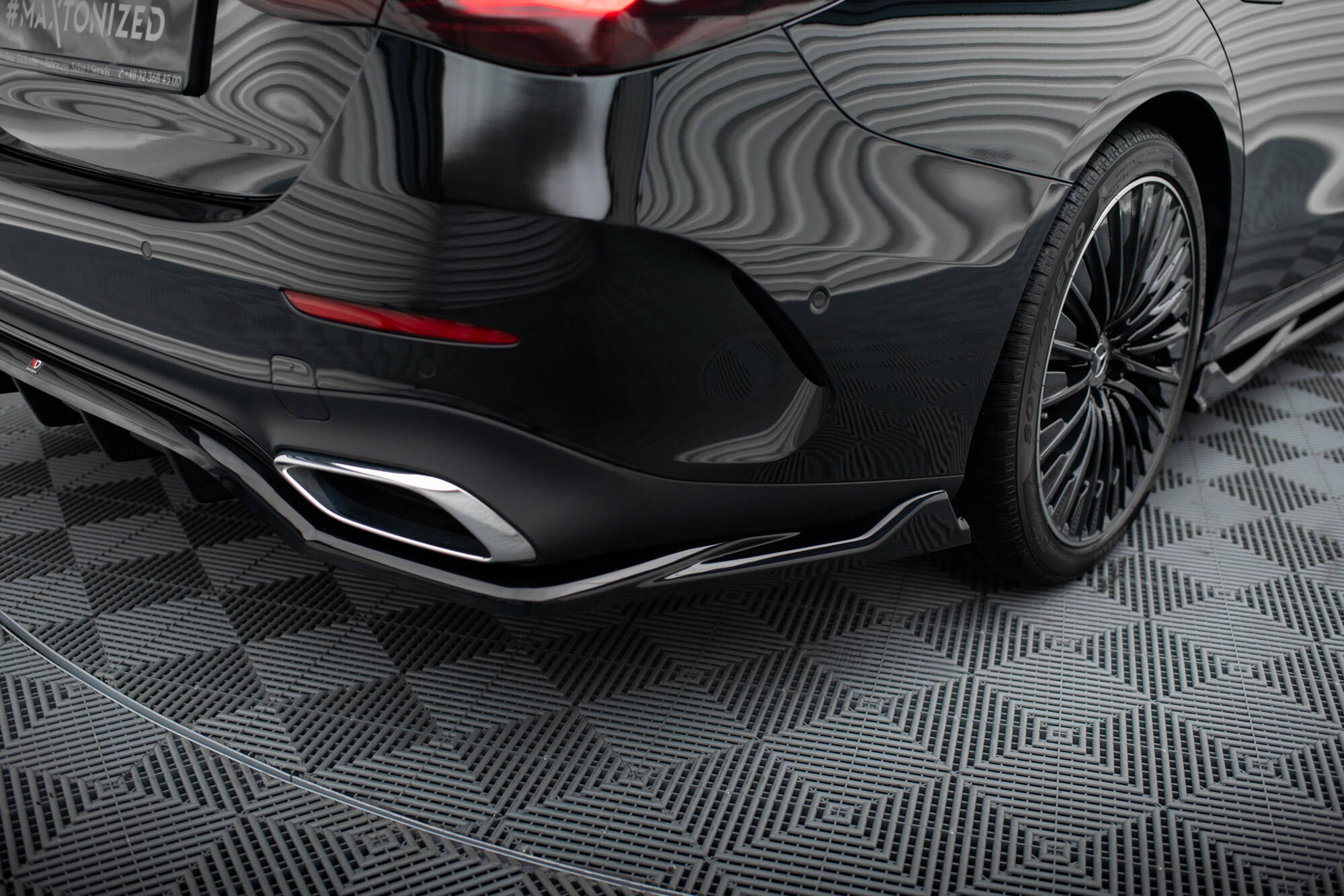 Baksplitter med diffuser Mercedes-Benz E AMG-Line (W214) 2023 ->  | Glossy Black Edition – bilde 3