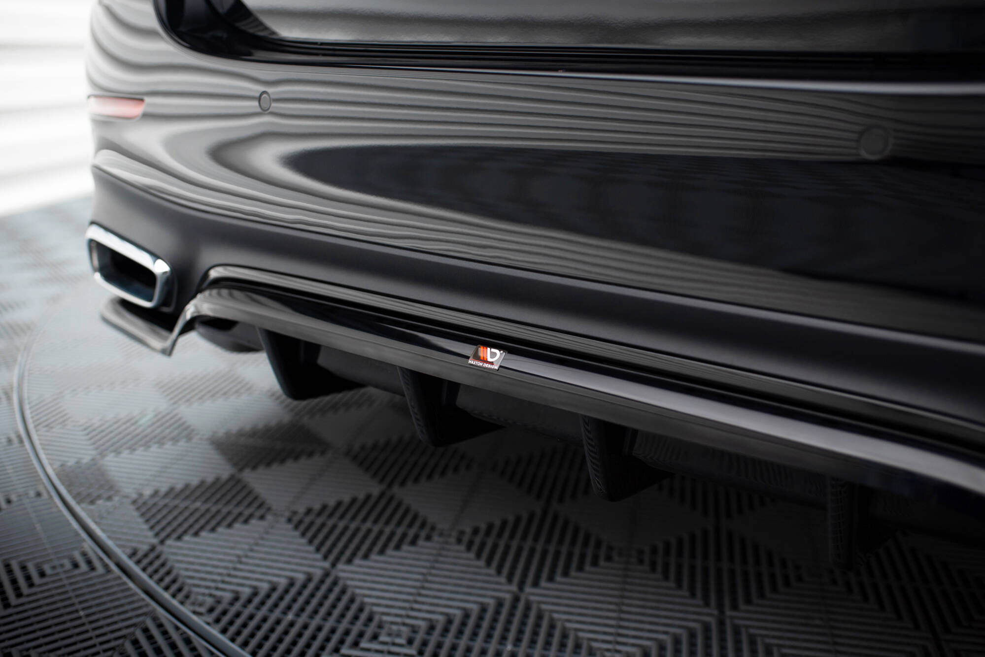 Baksplitter med diffuser Mercedes-Benz E AMG-Line (W214) 2023 ->  | Glossy Black Edition – bilde 4