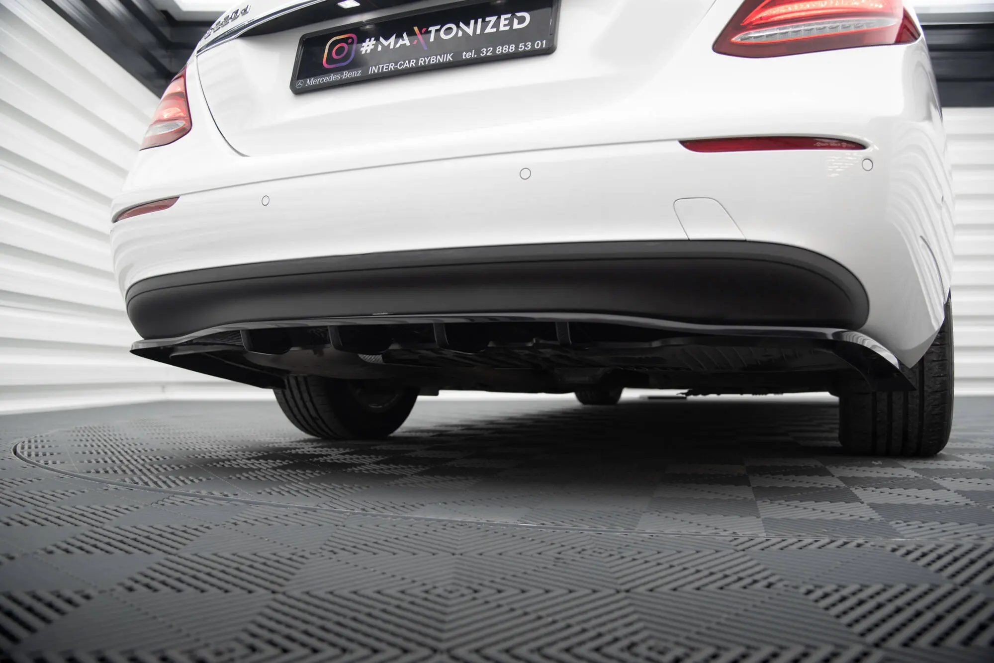 Baksplitter med diffuser Mercedes-Benz E (W213) Sedan 2016 - 2020 | Glossy Black Edition