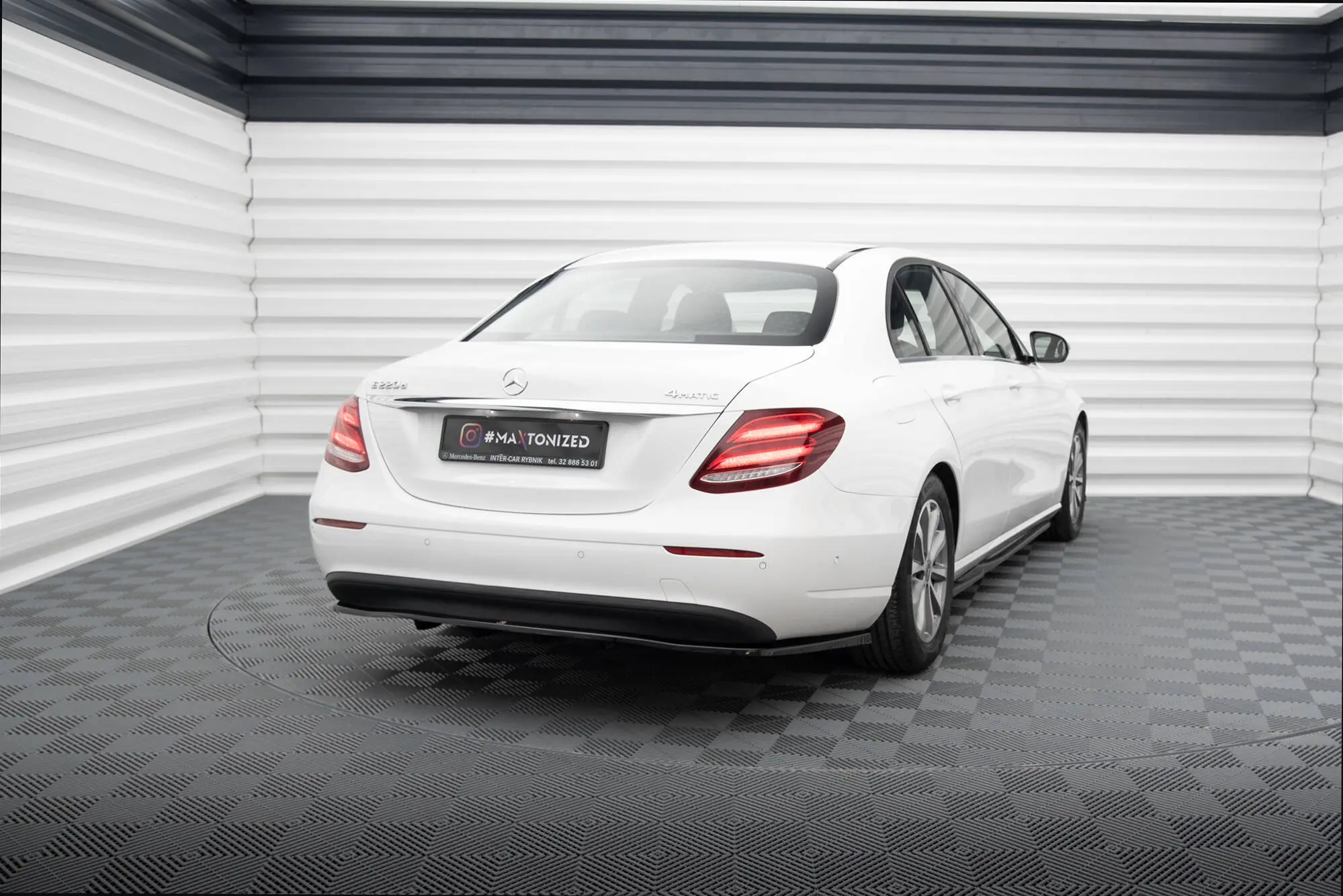 Baksplitter med diffuser Mercedes-Benz E (W213) Sedan 2016 - 2020 | Glossy Black Edition – bilde 3