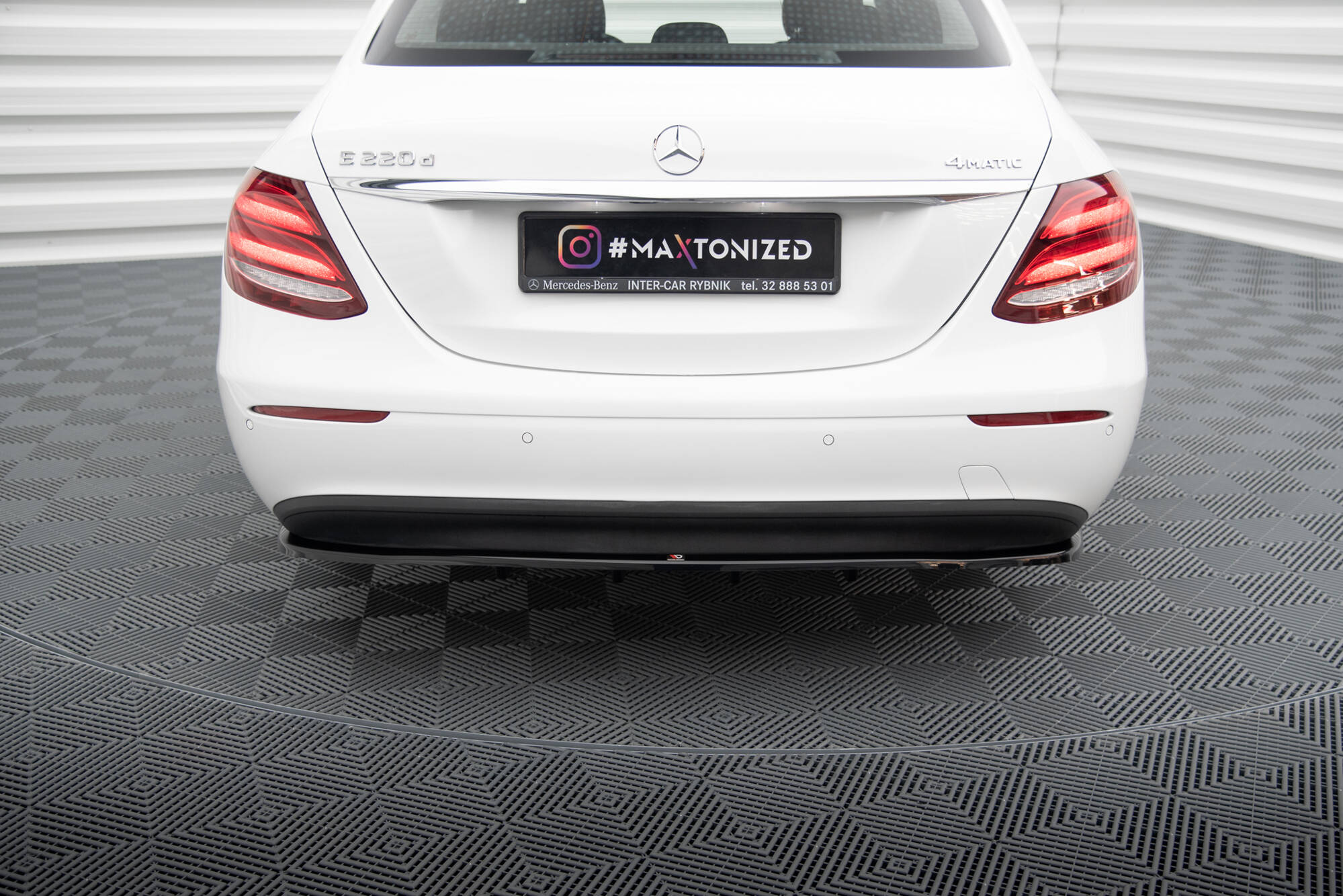 Baksplitter med diffuser Mercedes-Benz E (W213) Sedan 2016 - 2020 | Glossy Black Edition – bilde 4