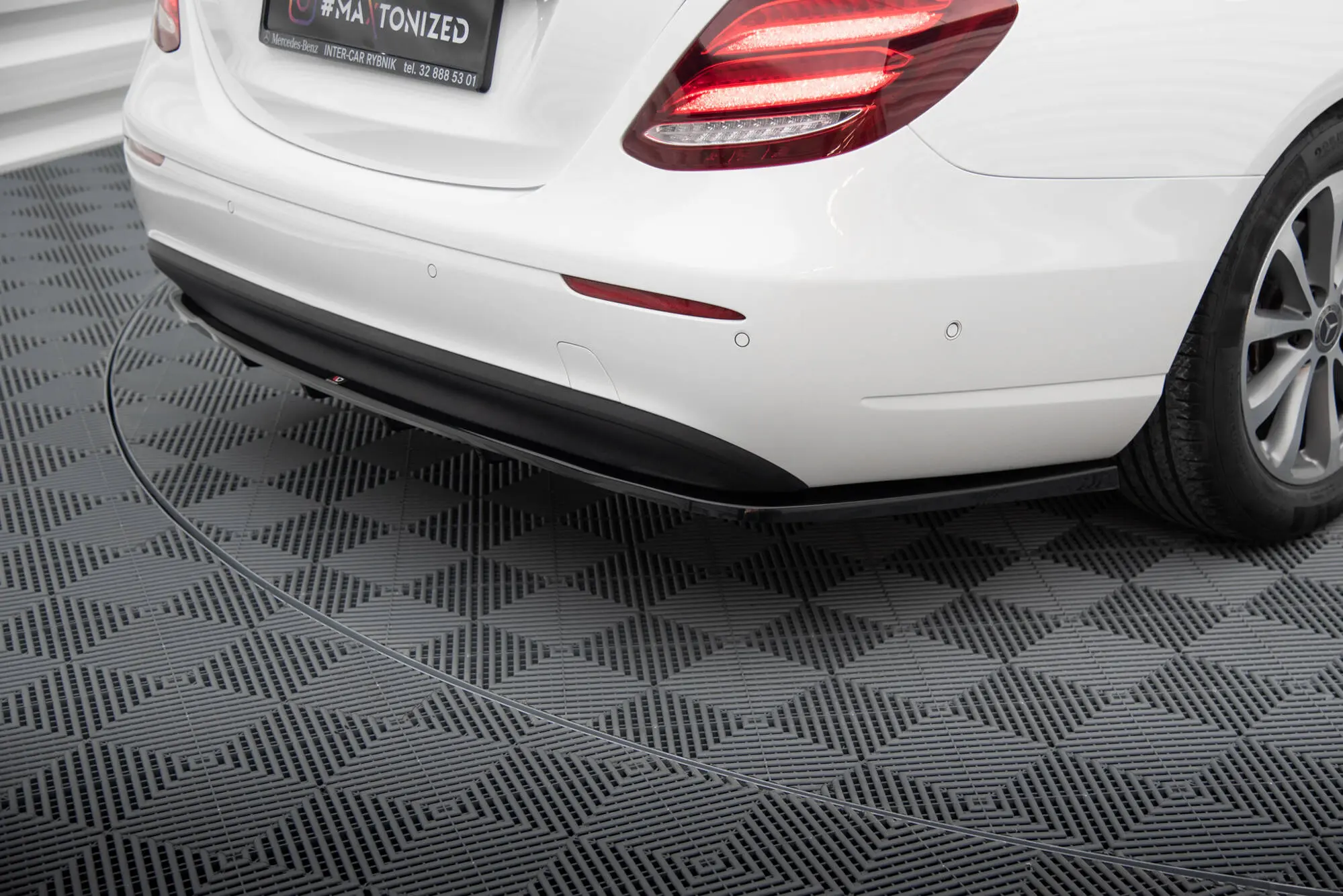 Baksplitter med diffuser Mercedes-Benz E (W213) Sedan 2016 - 2020 | Glossy Black Edition – bilde 5