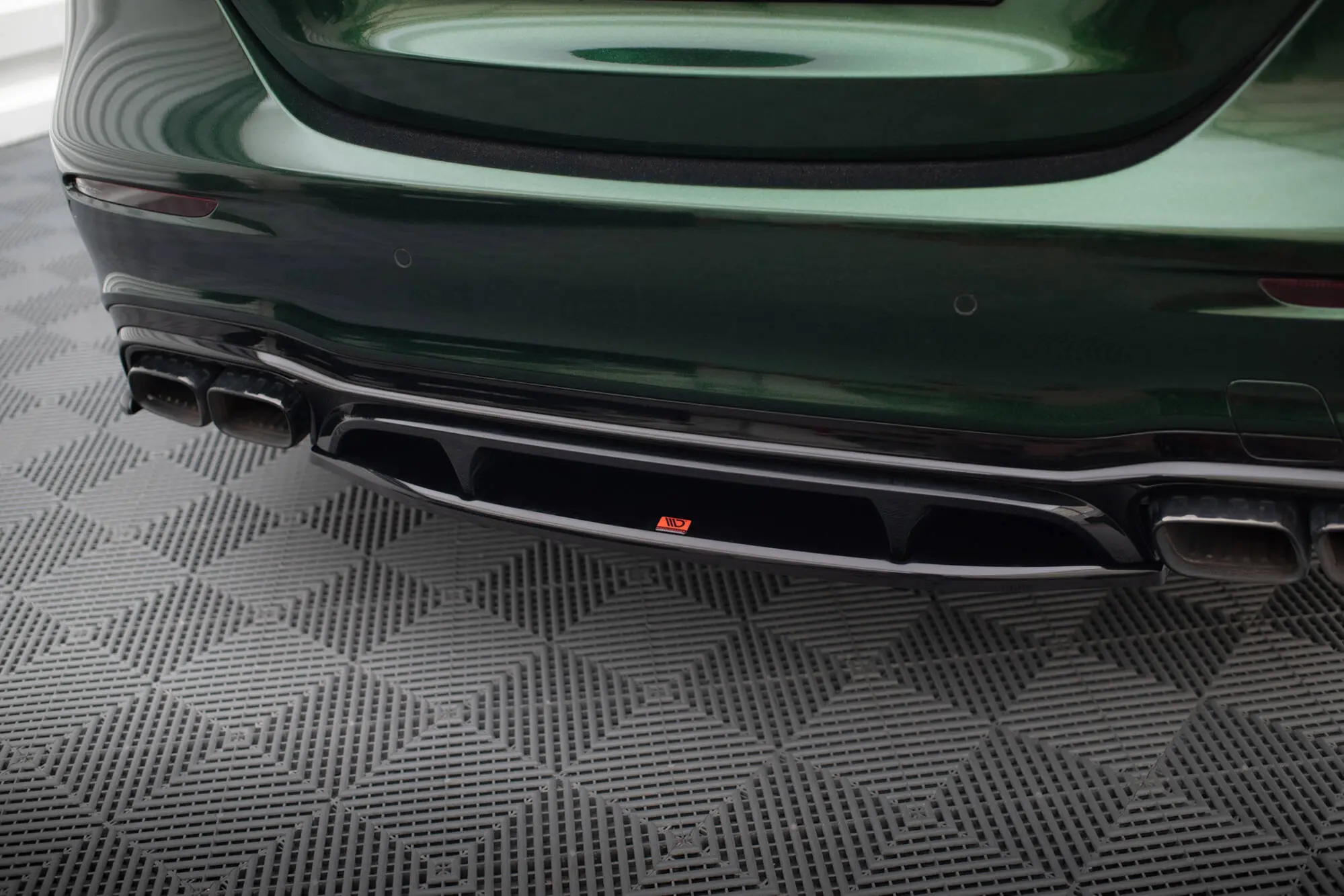 Baksplitter med diffuser Mercedes-Benz E63 AMG (W213) facelift 2020 - 2023 | Glossy Black Edition – bilde 3