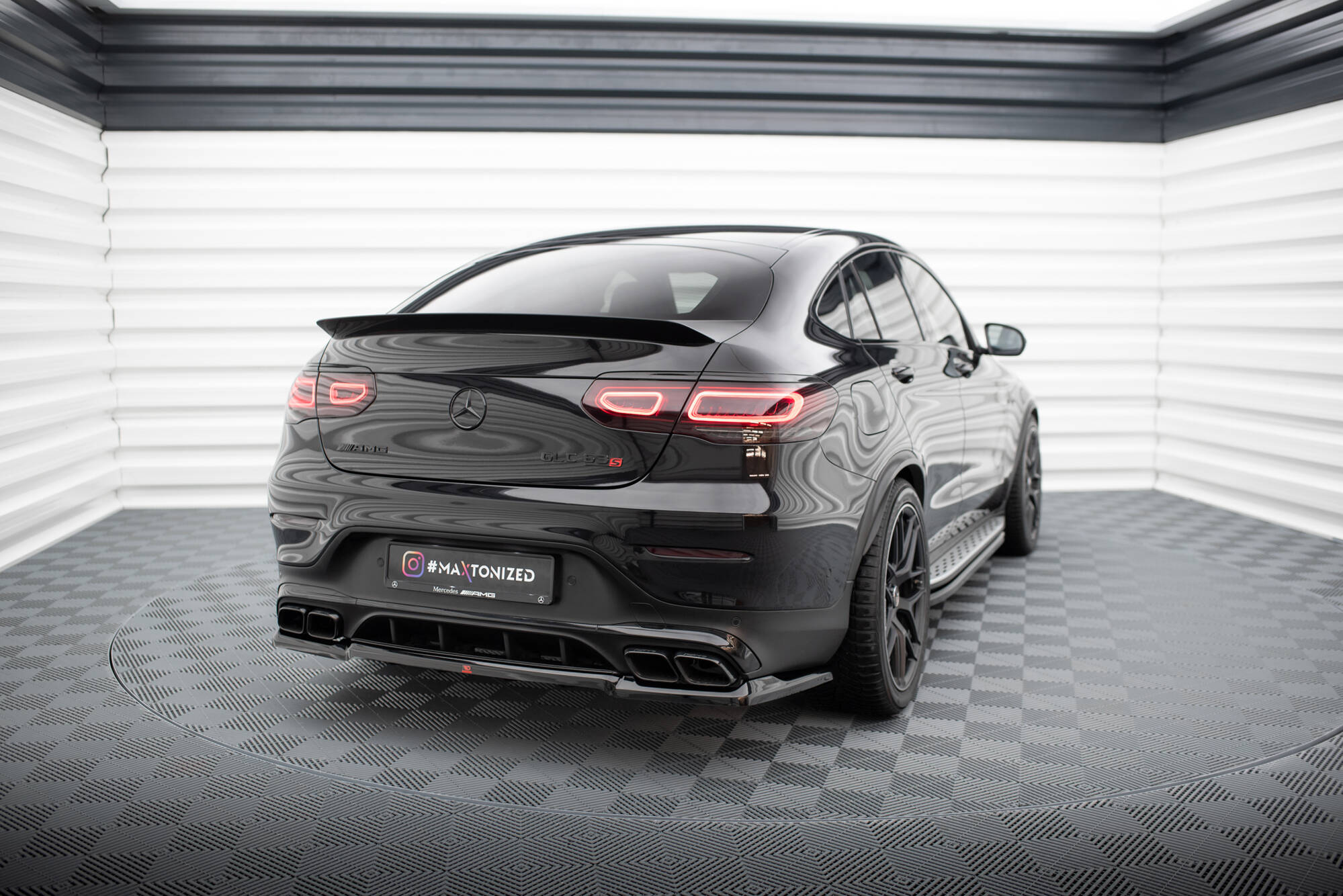 Baksplitter med diffuser Mercedes-Benz GLC Coupe 63 AMG (C253) facelift 2019 - 2023 | Glossy Black Edition – bilde 4