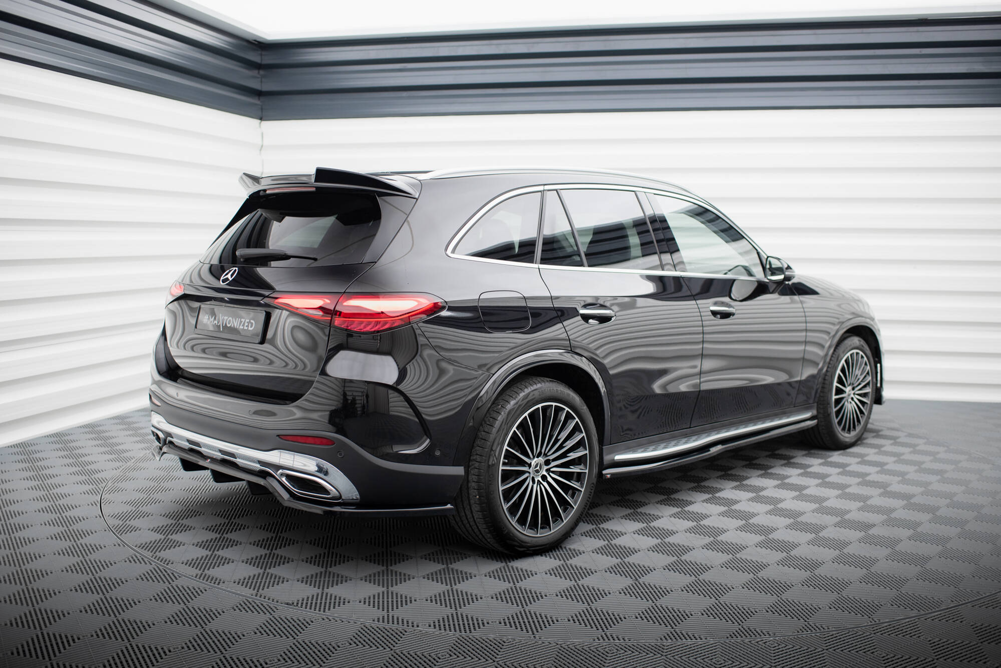 Baksplitter med diffuser Mercedes-Benz GLC (X254) AMG-Line 2022 - > | Glossy Black Edition – bilde 6