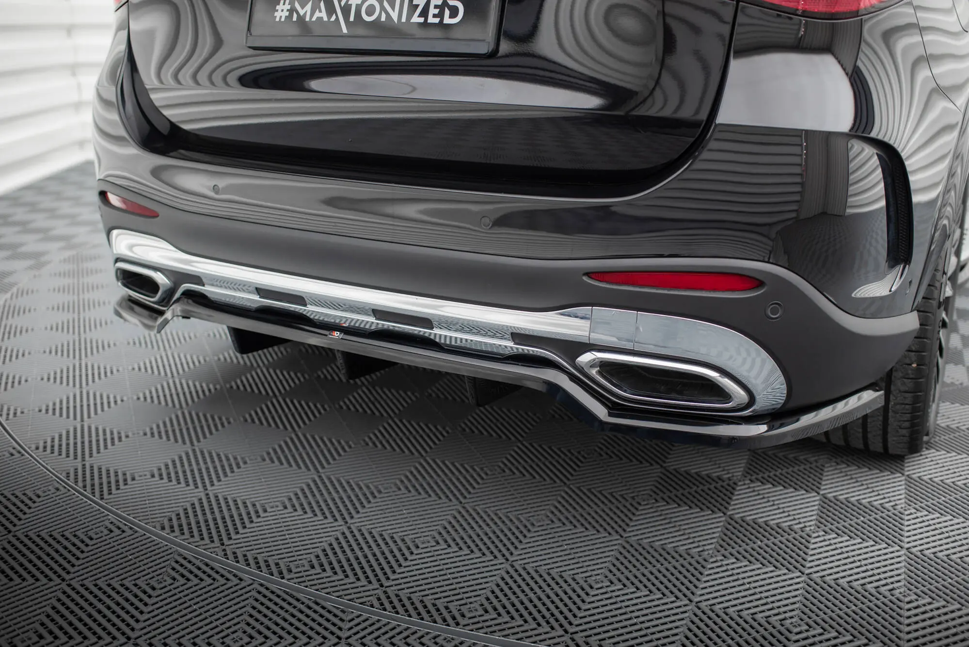 Baksplitter med diffuser Mercedes-Benz GLC (X254) AMG-Line 2022 - > | Glossy Black Edition – bilde 7