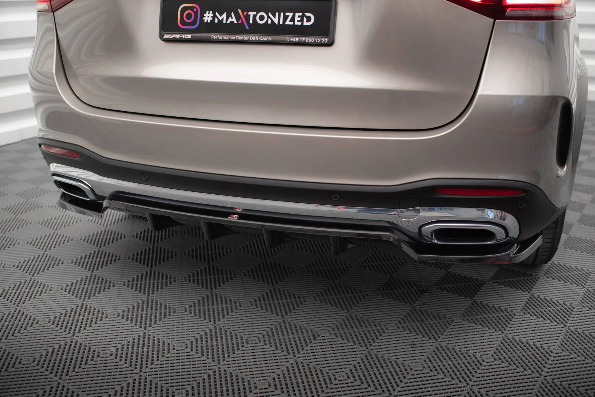 Baksplitter med diffuser Mercedes-Benz GLE (W167) AMG-Line 2019 -2023 | Glossy Black Edition – bilde 3