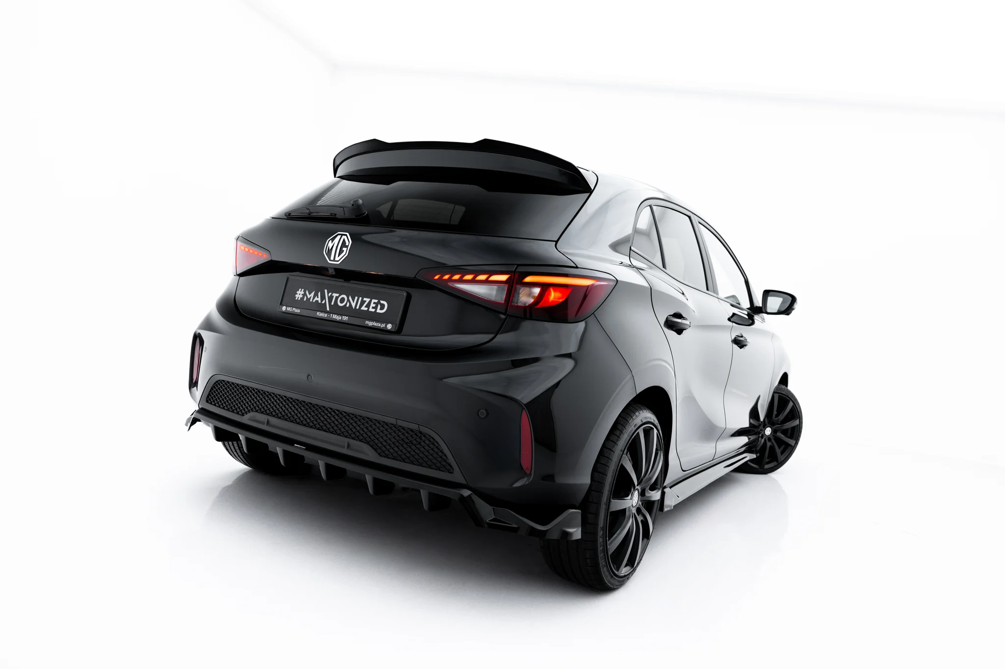 Baksplitter med diffuser MG 3 I 2024 -> | Glossy Black Edition