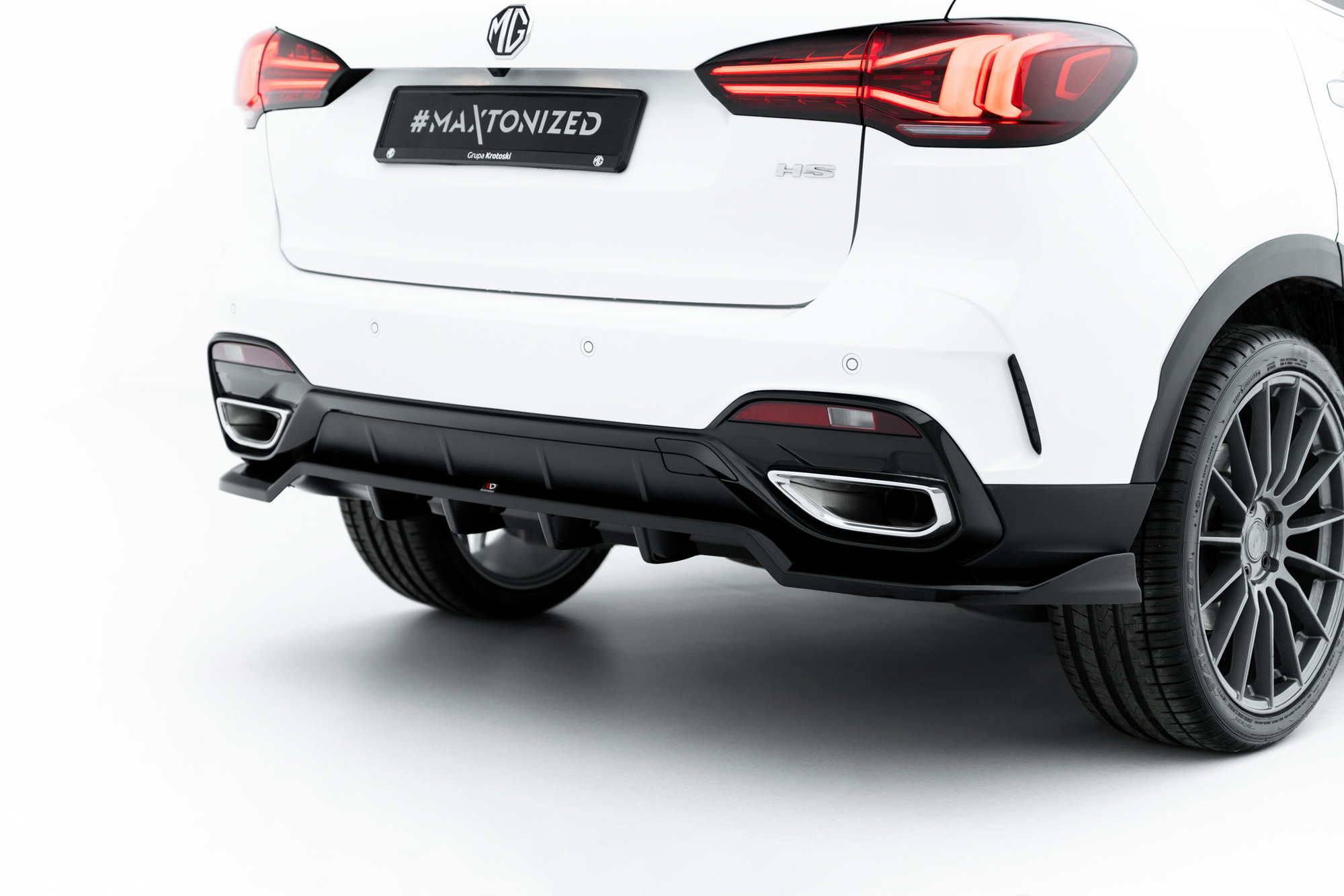 Baksplitter med diffuser MG HS I Facelift 2020 - 2025 | Glossy Black Edition – bilde 2