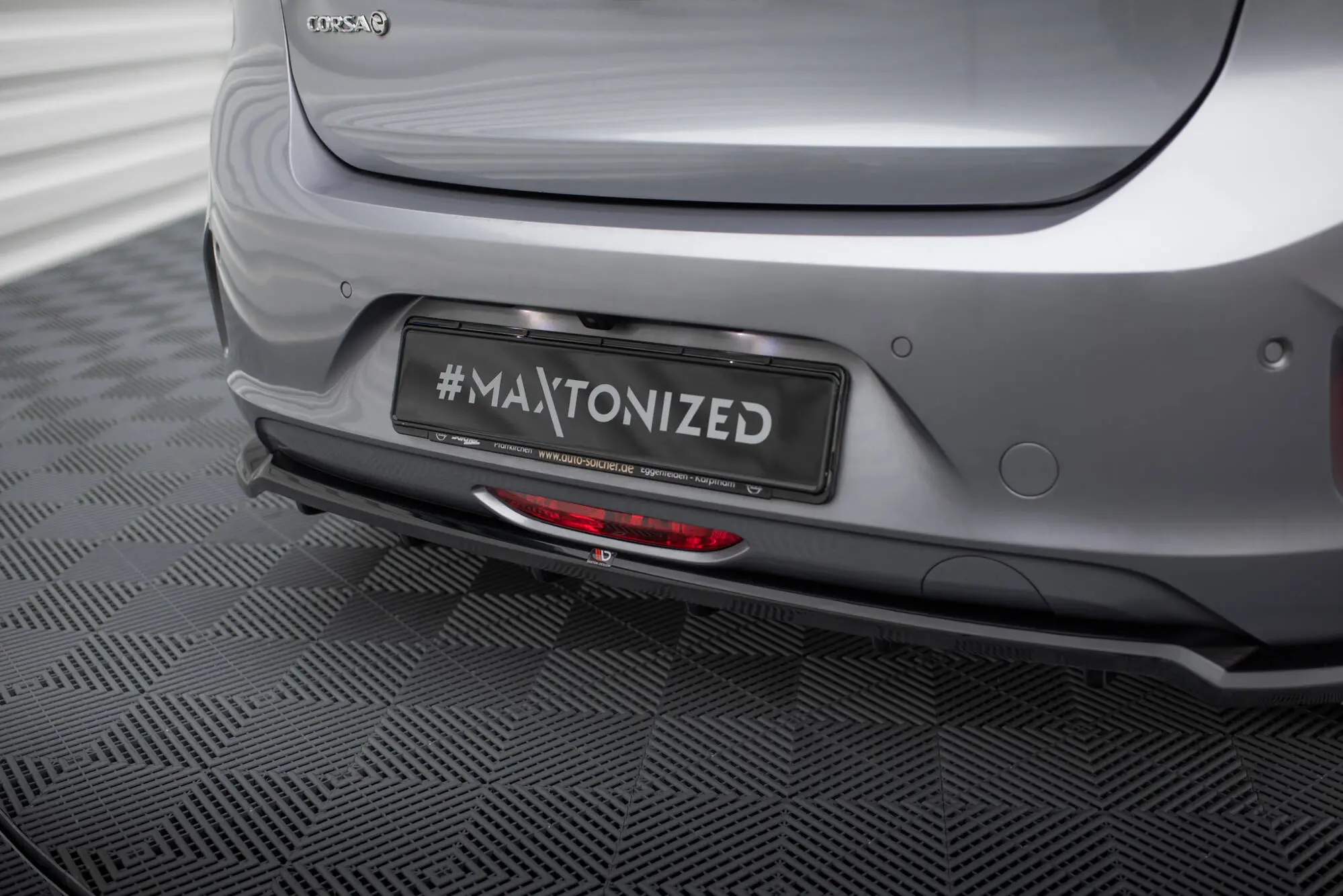 Baksplitter med diffuser Opel Corsa F / Corsa-e 2019 -> | Glossy Black Edition