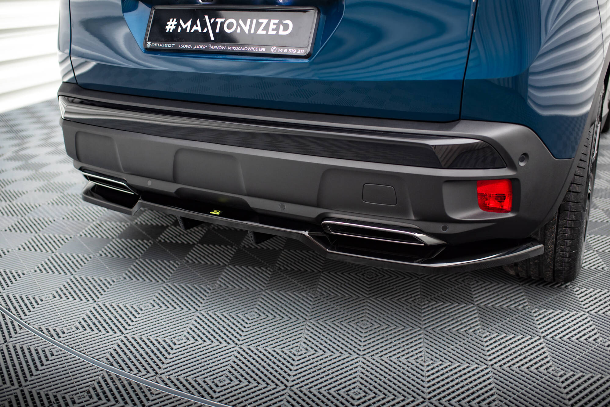 Baksplitter med diffuser Peugeot 3008 II Facelift 2020 - 2024  | Glossy Black Edition – bilde 2