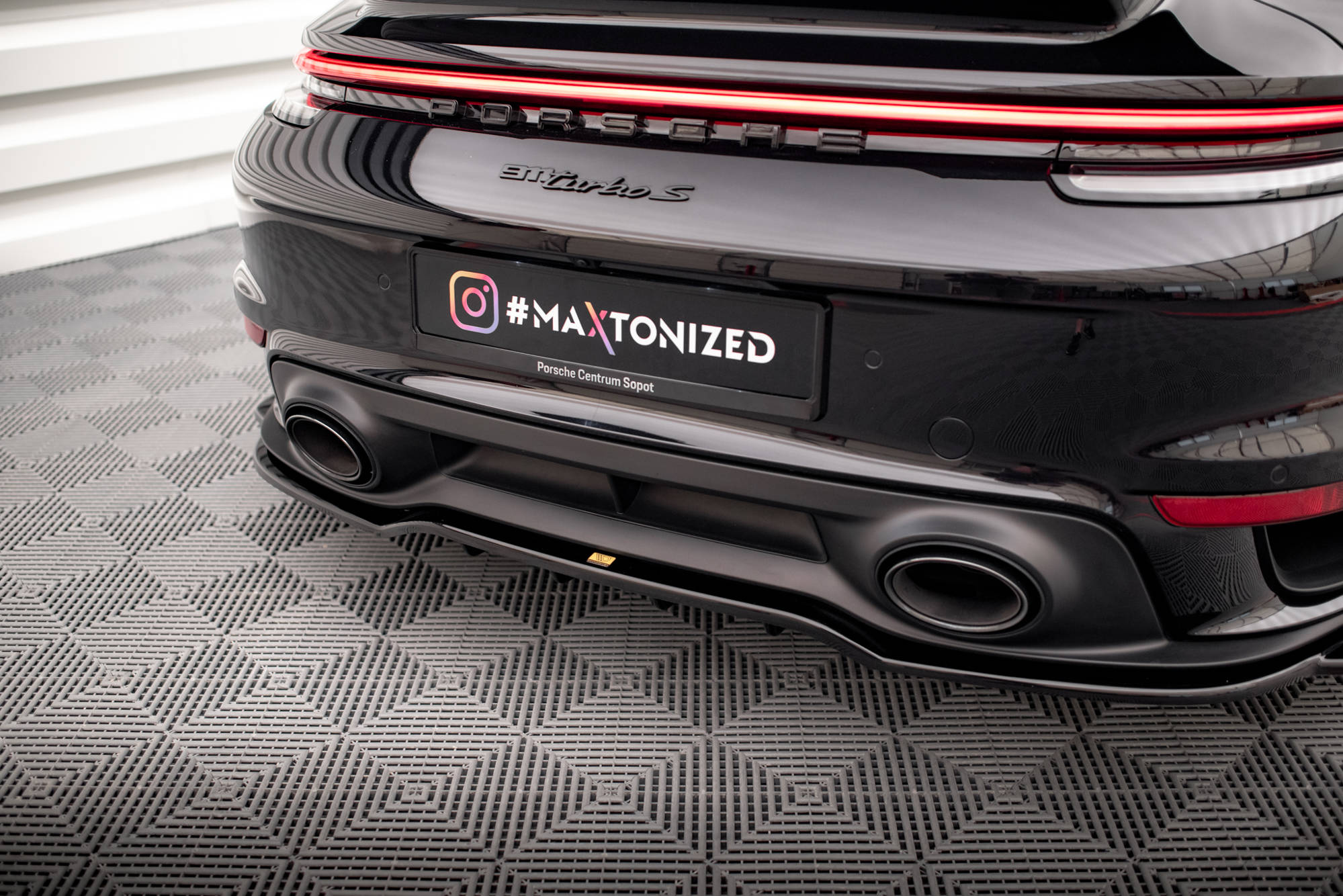 Baksplitter med diffuser Porsche 911 Turbo S 992 2020 - 2025 | Glossy Black Edition
