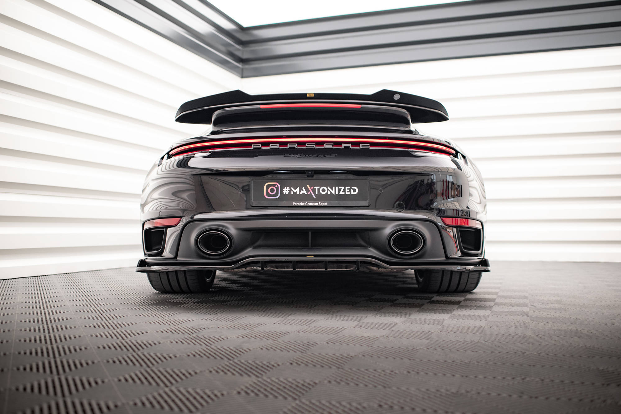 Baksplitter med diffuser Porsche 911 Turbo S 992 2020 - 2025 | Glossy Black Edition – bilde 2